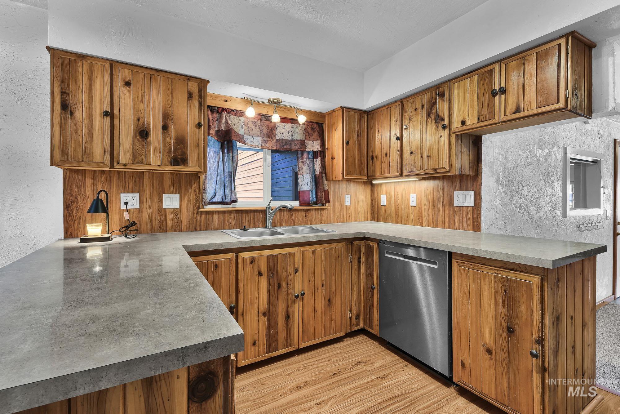 2015 Washington Ave, Caldwell, Idaho 83605, 6 Bedrooms, 4 Bathrooms, Residential For Sale, Price $489,000, 98980525