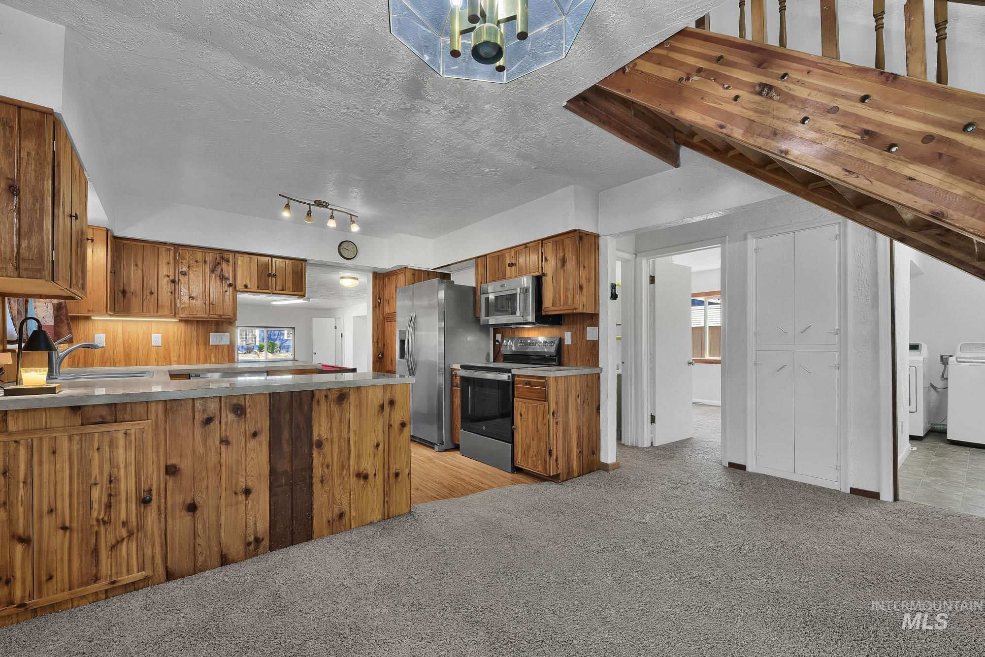 2015 Washington Ave, Caldwell, Idaho 83605, 6 Bedrooms, 4 Bathrooms, Residential For Sale, Price $489,000, 98980525