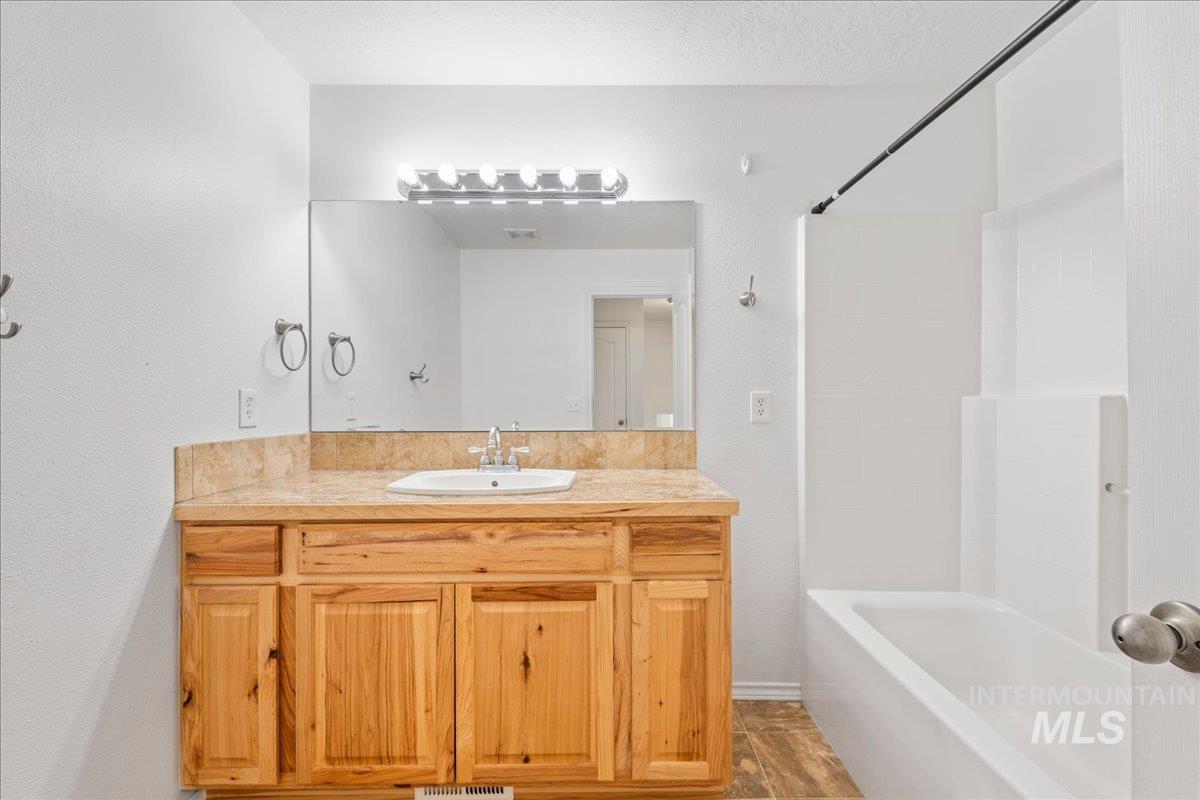 13983 Santa Rita Drive, Nampa, Idaho 83686, 6 Bedrooms, 3 Bathrooms, Residential For Sale, Price $815,000,MLS 98980527