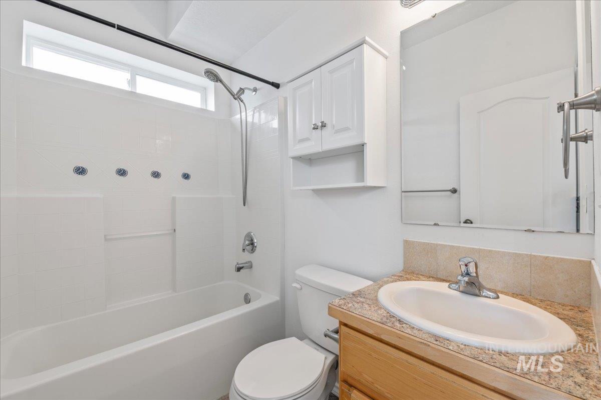 13983 Santa Rita Drive, Nampa, Idaho 83686, 6 Bedrooms, 3 Bathrooms, Residential For Sale, Price $815,000,MLS 98980527