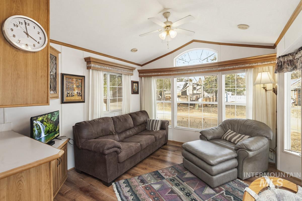 25 E Street, Cascade, Idaho 83611, 1 Bedroom, 1 Bathroom, Residential For Sale, Price $180,000,MLS 98980528