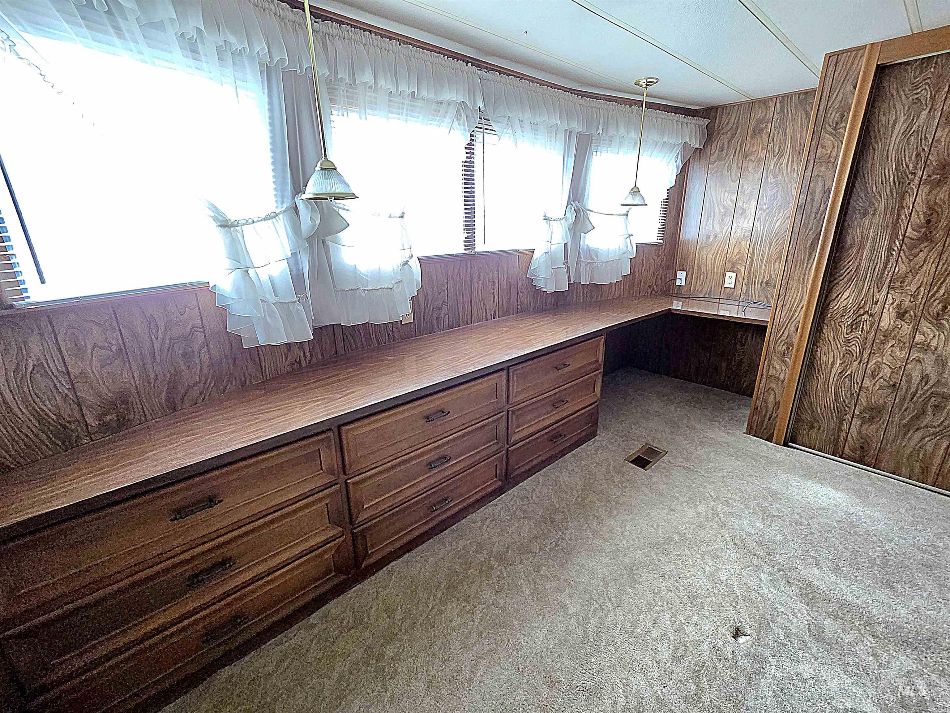 2205 E Linden St Trlr 91, Caldwell, Idaho 83605-5983, 2 Bedrooms, 1 Bathroom, Residential For Sale, Price $79,900, 98980530