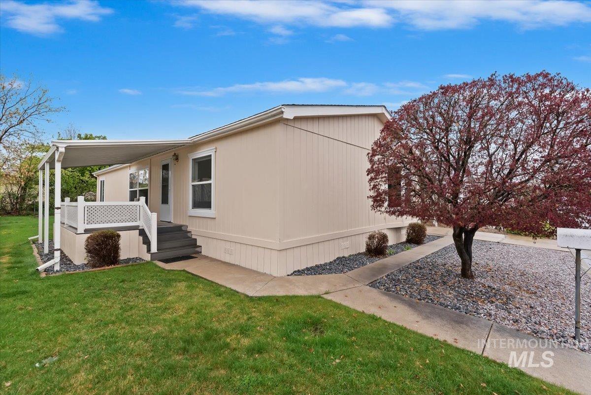 9390 W Ustick Rd., Boise, Idaho 83704, 3 Bedrooms, 2 Bathrooms, Residential For Sale, Price $149,900,MLS 98980532