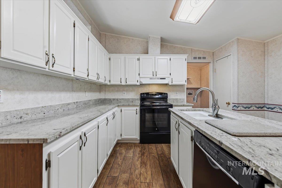 9390 W Ustick Rd., Boise, Idaho 83704, 3 Bedrooms, 2 Bathrooms, Residential For Sale, Price $149,900,MLS 98980532