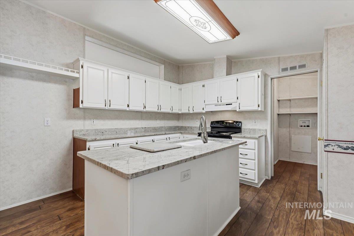 9390 W Ustick Rd., Boise, Idaho 83704, 3 Bedrooms, 2 Bathrooms, Residential For Sale, Price $149,900,MLS 98980532