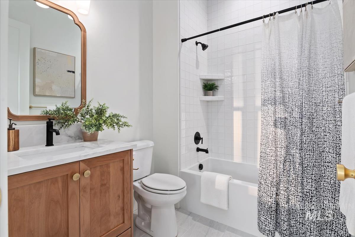 196 N Timber Wolf Pl, Eagle, Idaho 83616, 4 Bedrooms, 3.5 Bathrooms, Residential For Sale, Price $1,274,900,MLS 98980533