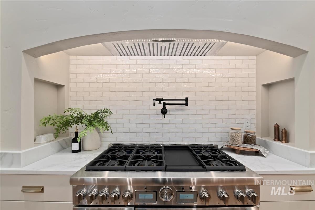 196 N Timber Wolf Pl, Eagle, Idaho 83616, 4 Bedrooms, 3.5 Bathrooms, Residential For Sale, Price $1,274,900,MLS 98980533