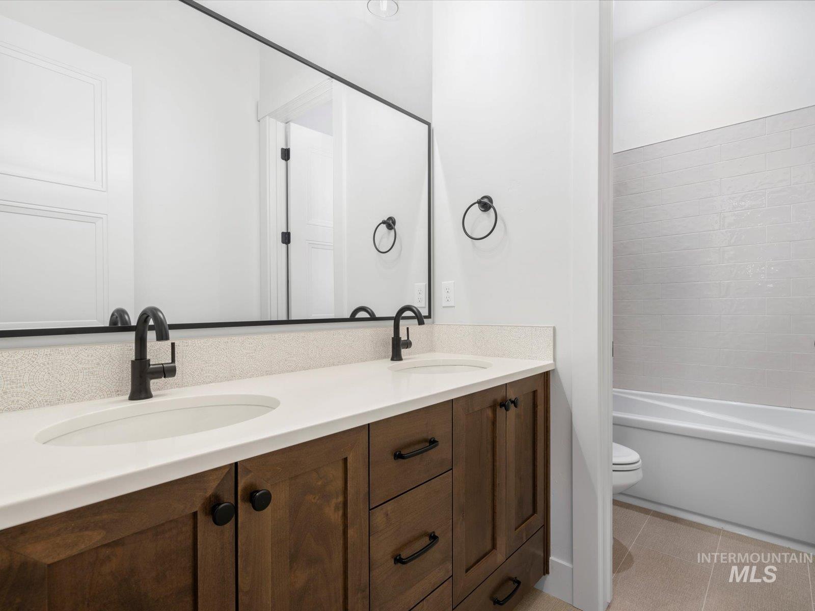 6900 Saddle Bred Way, Star, Idaho 83669, 3 Bedrooms, 3 Bathrooms, Residential For Sale, Price $962,514,MLS 98980534