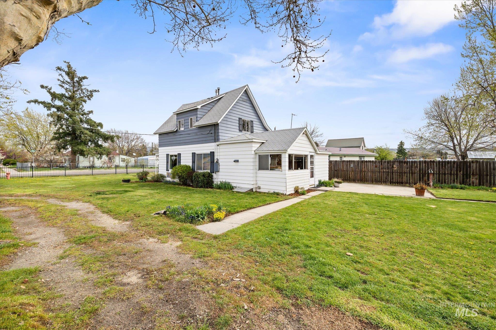 203 E 5th St, Emmett, Idaho 83714, 4 Bedrooms, 1 Bathroom, Residential For Sale, Price $264,000,MLS 98980535