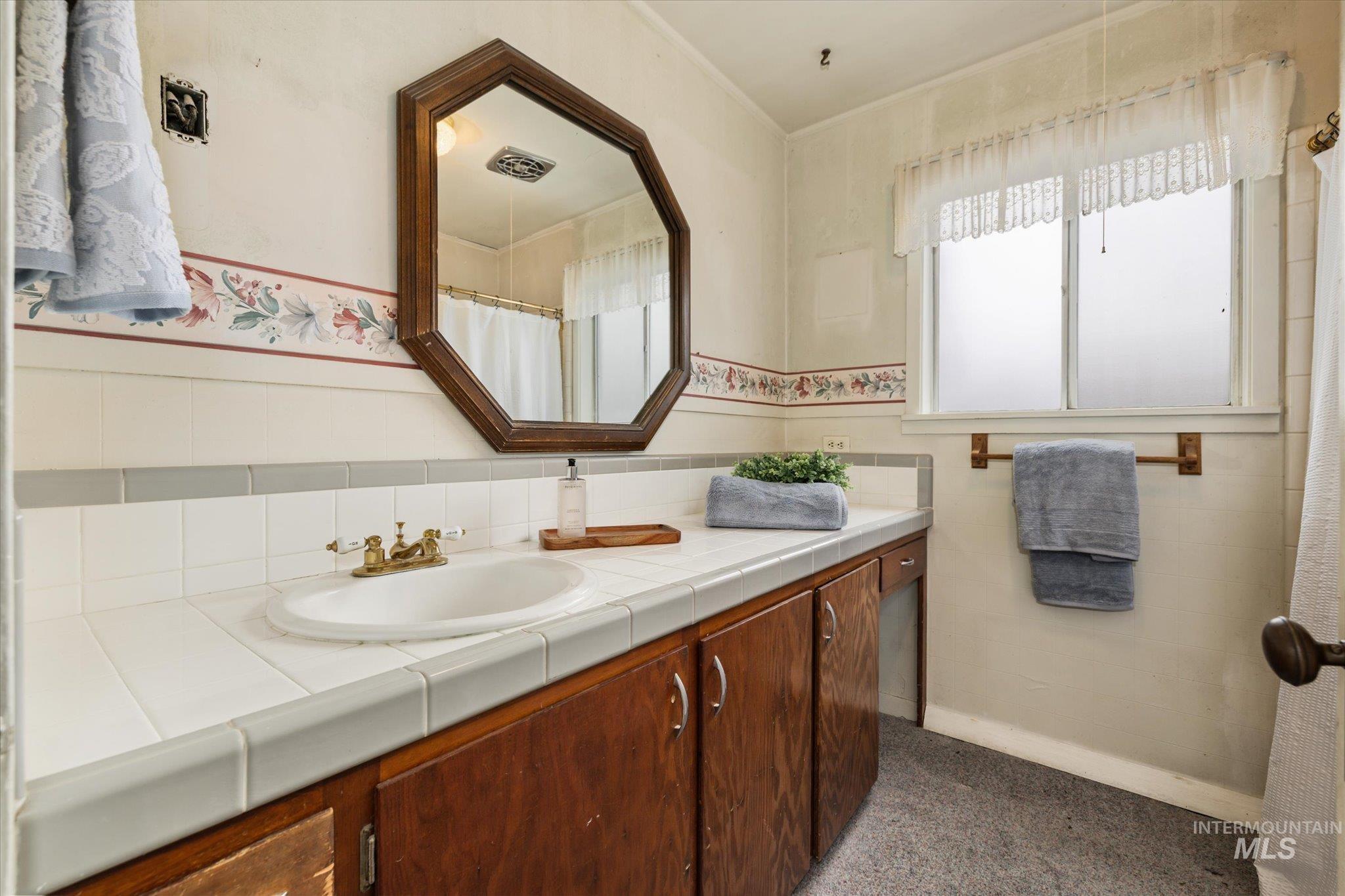 203 E 5th St, Emmett, Idaho 83714, 4 Bedrooms, 1 Bathroom, Residential For Sale, Price $264,000,MLS 98980535