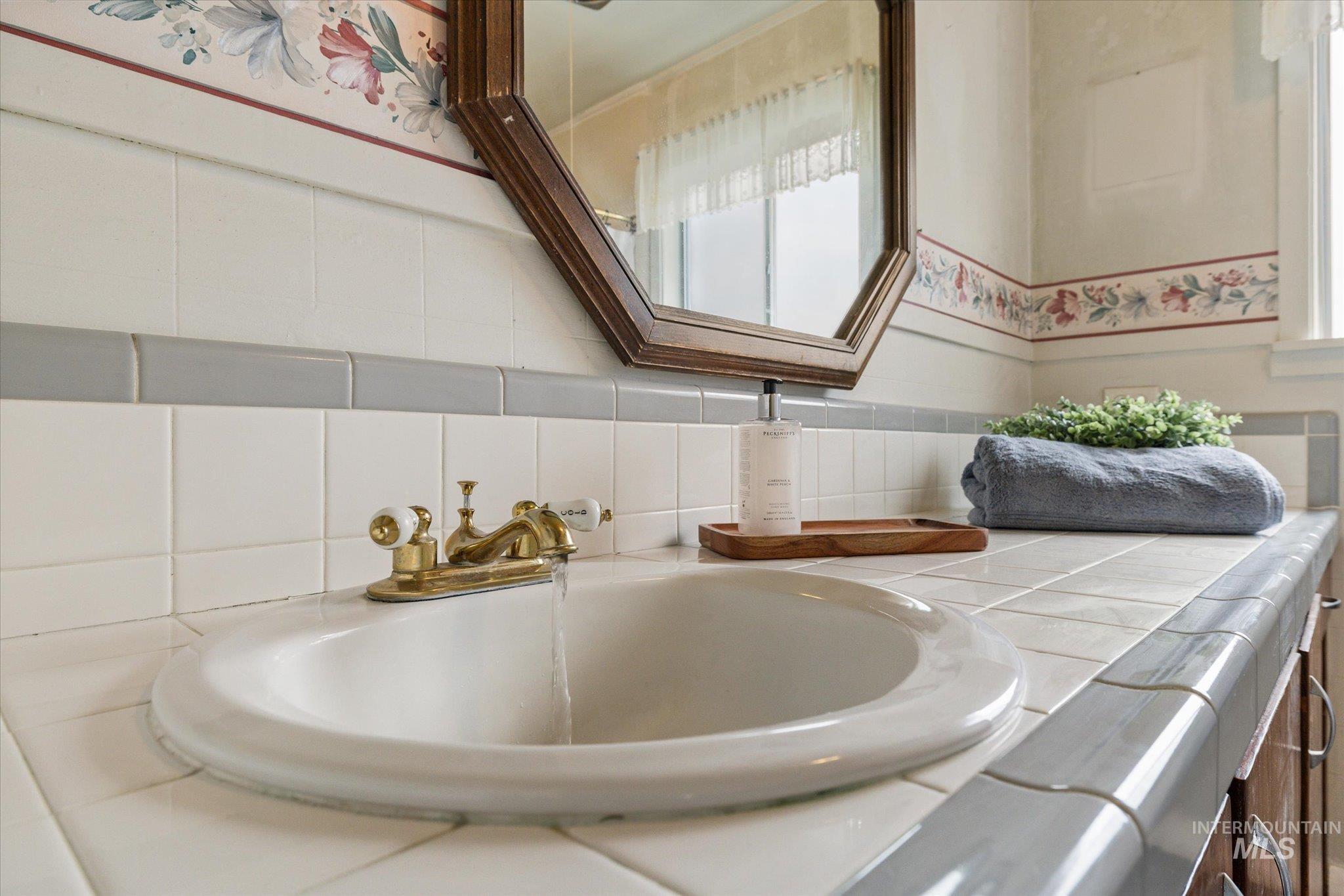 203 E 5th St, Emmett, Idaho 83714, 4 Bedrooms, 1 Bathroom, Residential For Sale, Price $264,000,MLS 98980535