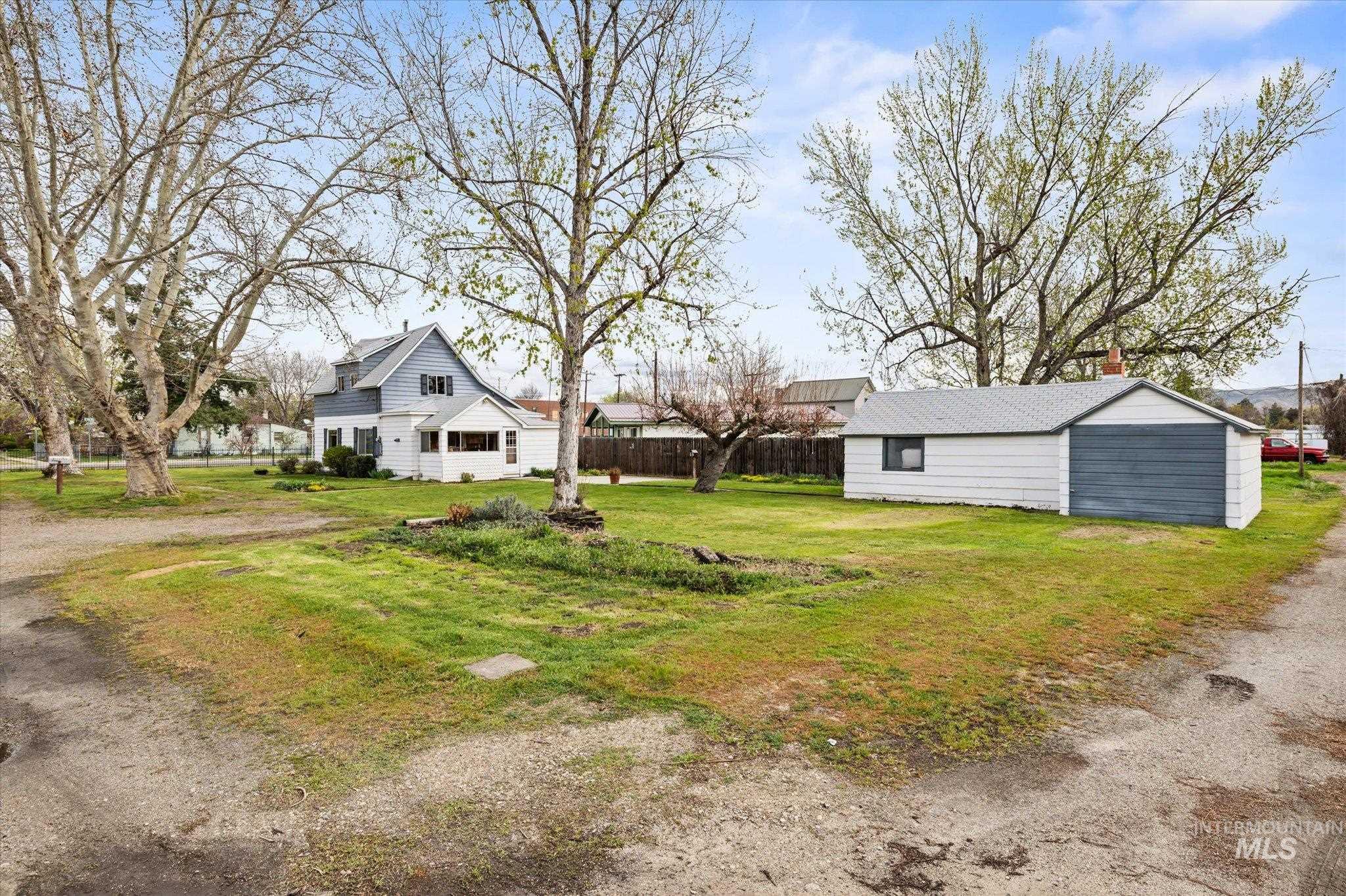 203 E 5th St, Emmett, Idaho 83714, 4 Bedrooms, 1 Bathroom, Residential For Sale, Price $264,000,MLS 98980535