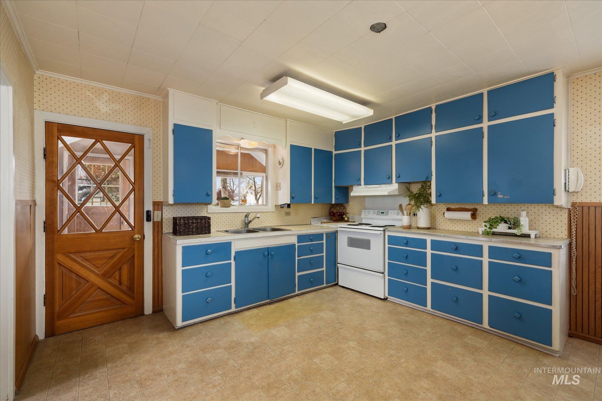 203 E 5th St, Emmett, Idaho 83714, 4 Bedrooms, 1 Bathroom, Residential For Sale, Price $264,000,MLS 98980535