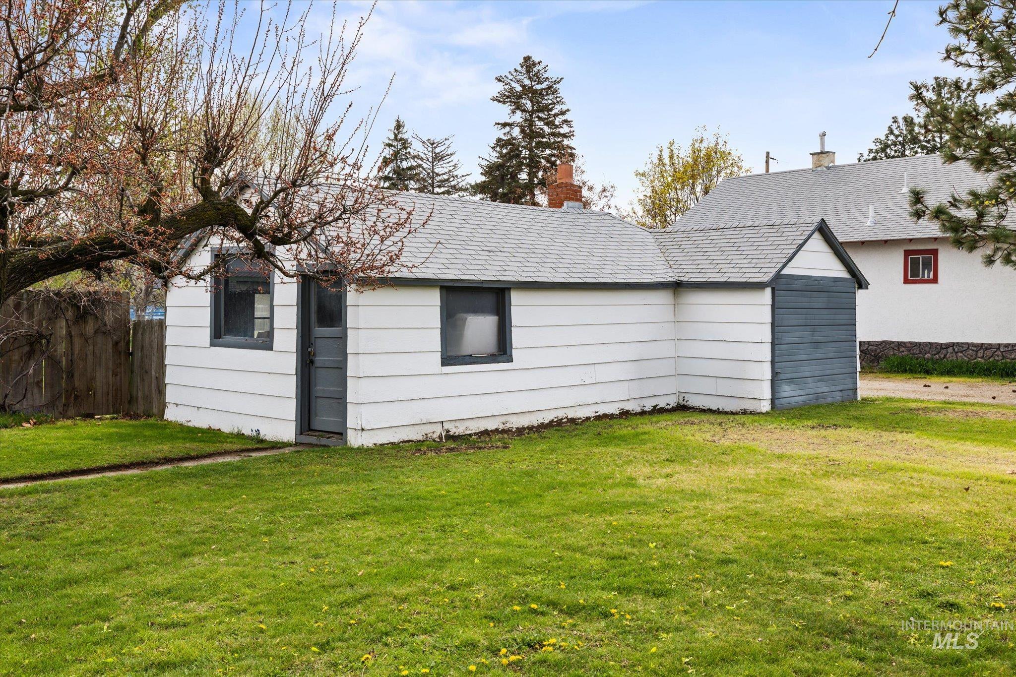203 E 5th St, Emmett, Idaho 83714, 4 Bedrooms, 1 Bathroom, Residential For Sale, Price $264,000,MLS 98980535