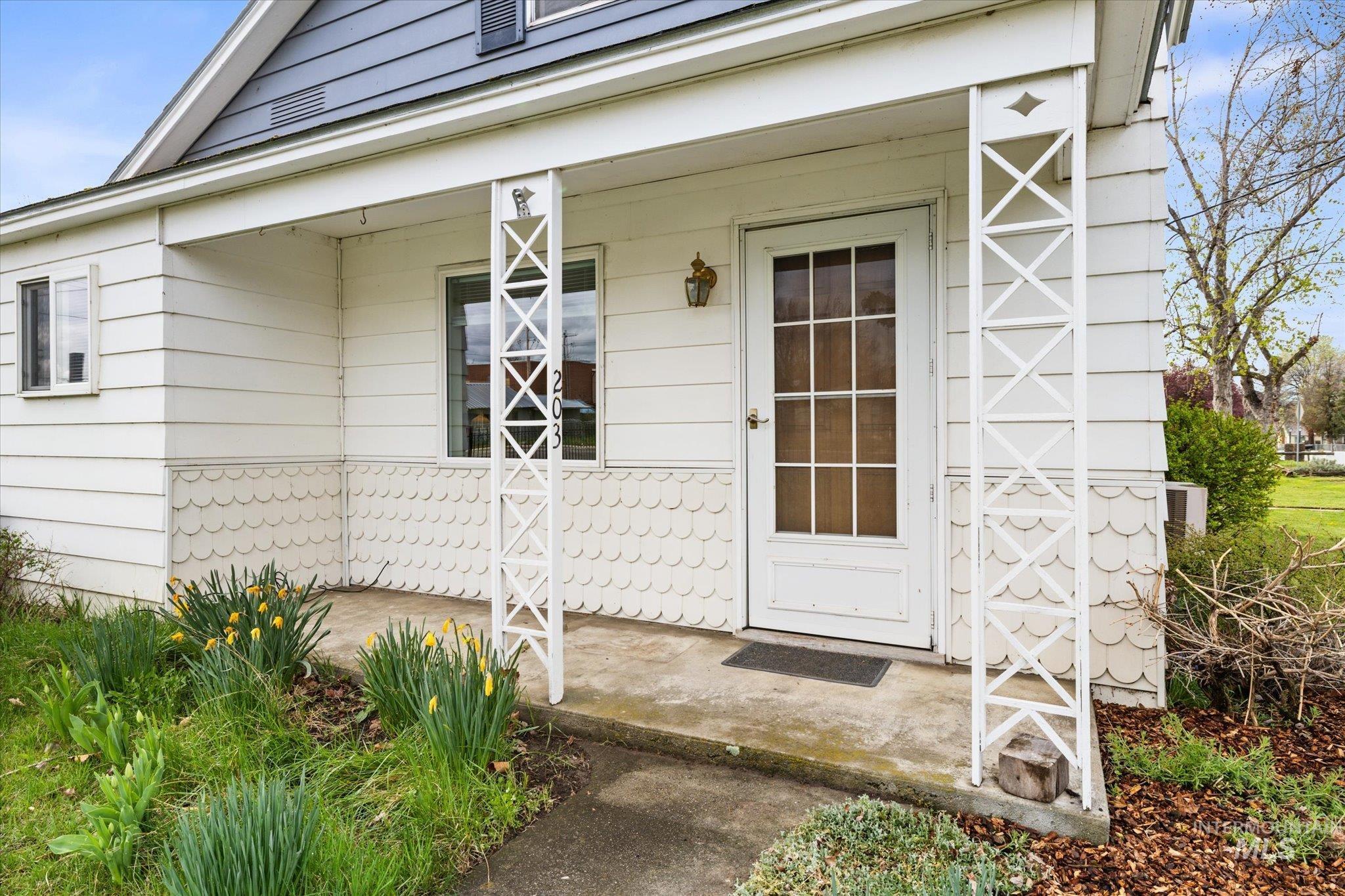 203 E 5th St, Emmett, Idaho 83714, 4 Bedrooms, 1 Bathroom, Residential For Sale, Price $264,000,MLS 98980535