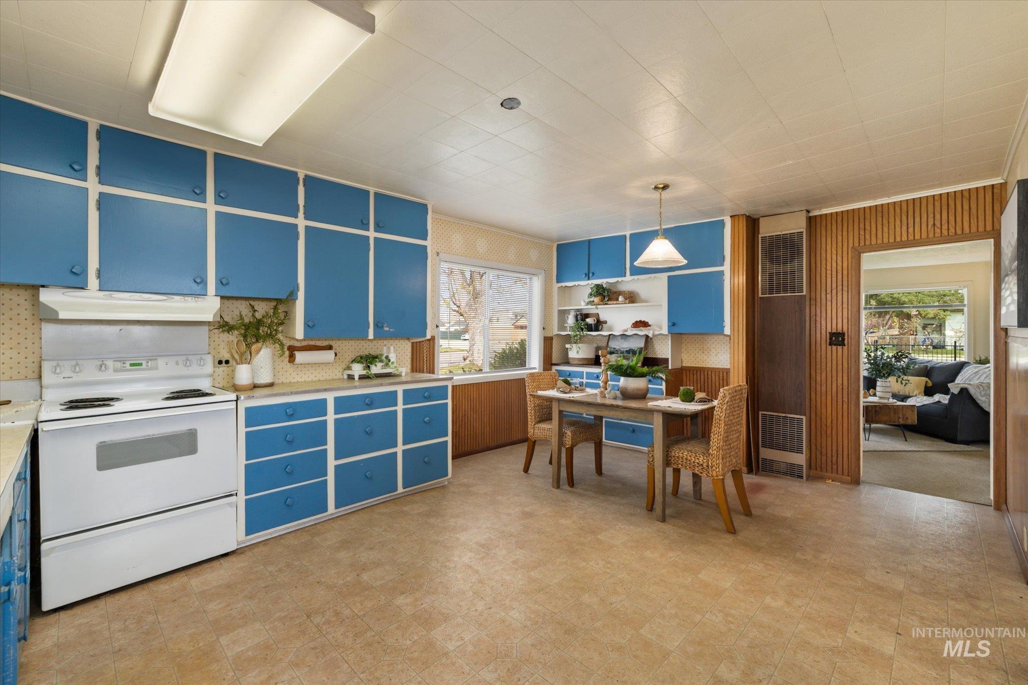 203 E 5th St, Emmett, Idaho 83714, 4 Bedrooms, 1 Bathroom, Residential For Sale, Price $264,000,MLS 98980535