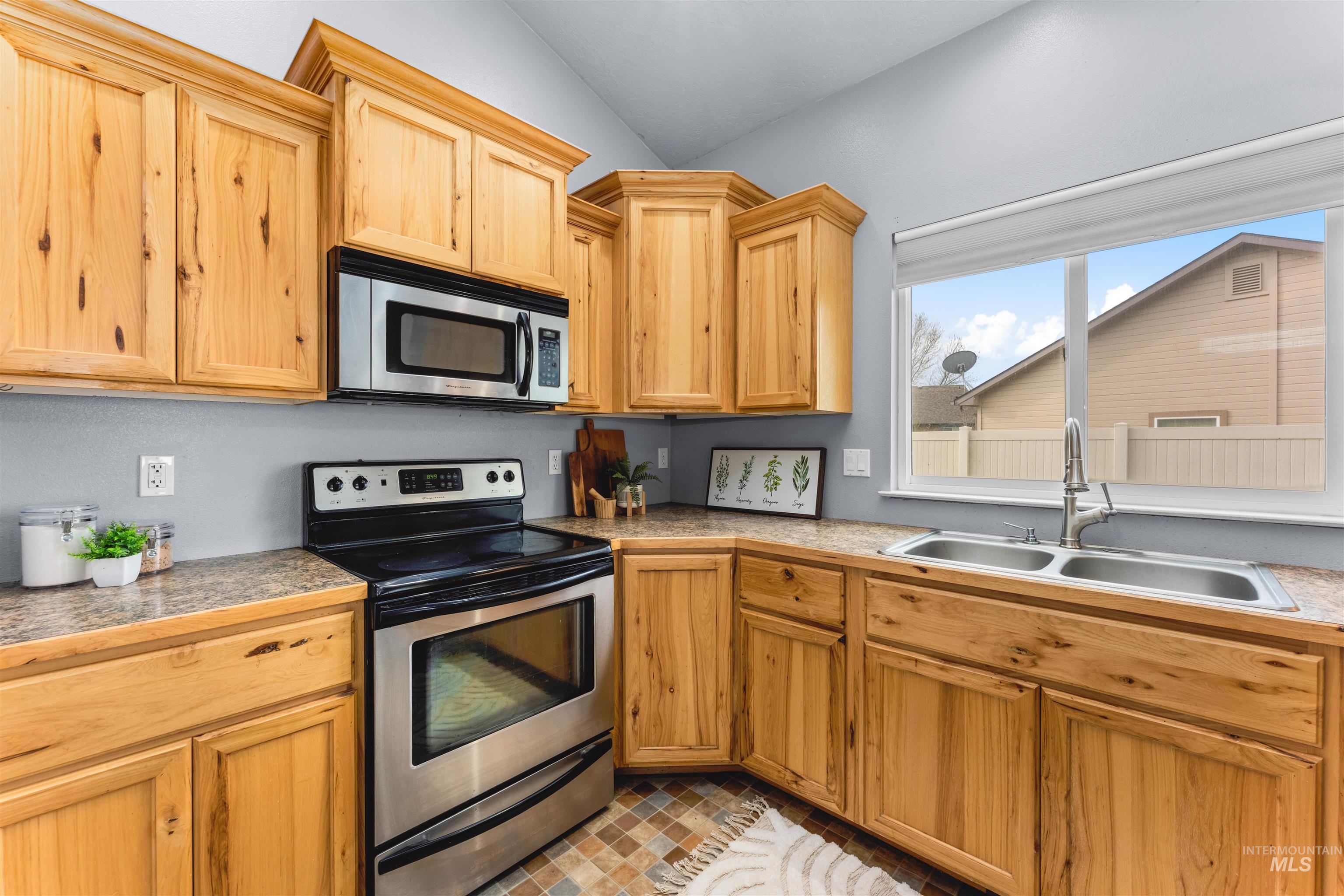 1307 W Belknap, Nampa, Idaho 83686, 3 Bedrooms, 2.5 Bathrooms, Residential For Sale, Price $429,000, 98980536