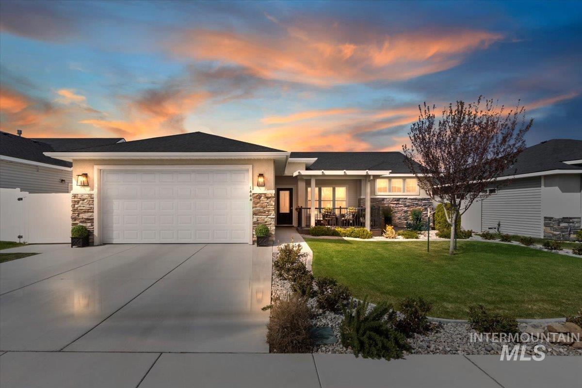 1444 Blue Jay Way, Twin Falls, Idaho 83301, 4 Bedrooms, 2 Bathrooms, Residential For Sale, Price $419,900, 98980538