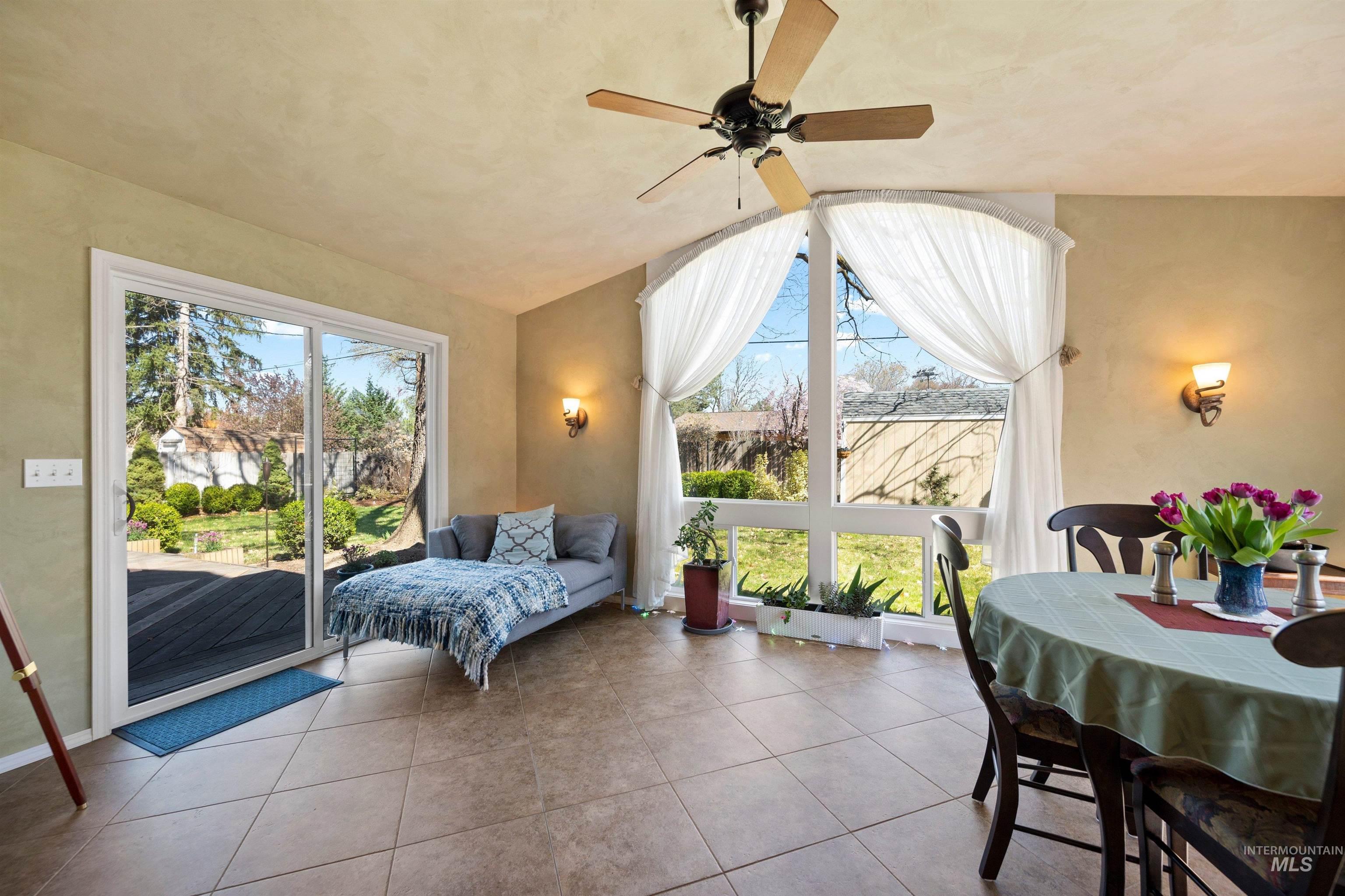 3718 N Cabarton Ln, Boise, Idaho 83704, 3 Bedrooms, 3 Bathrooms, Residential For Sale, Price $600,000,MLS 98980540