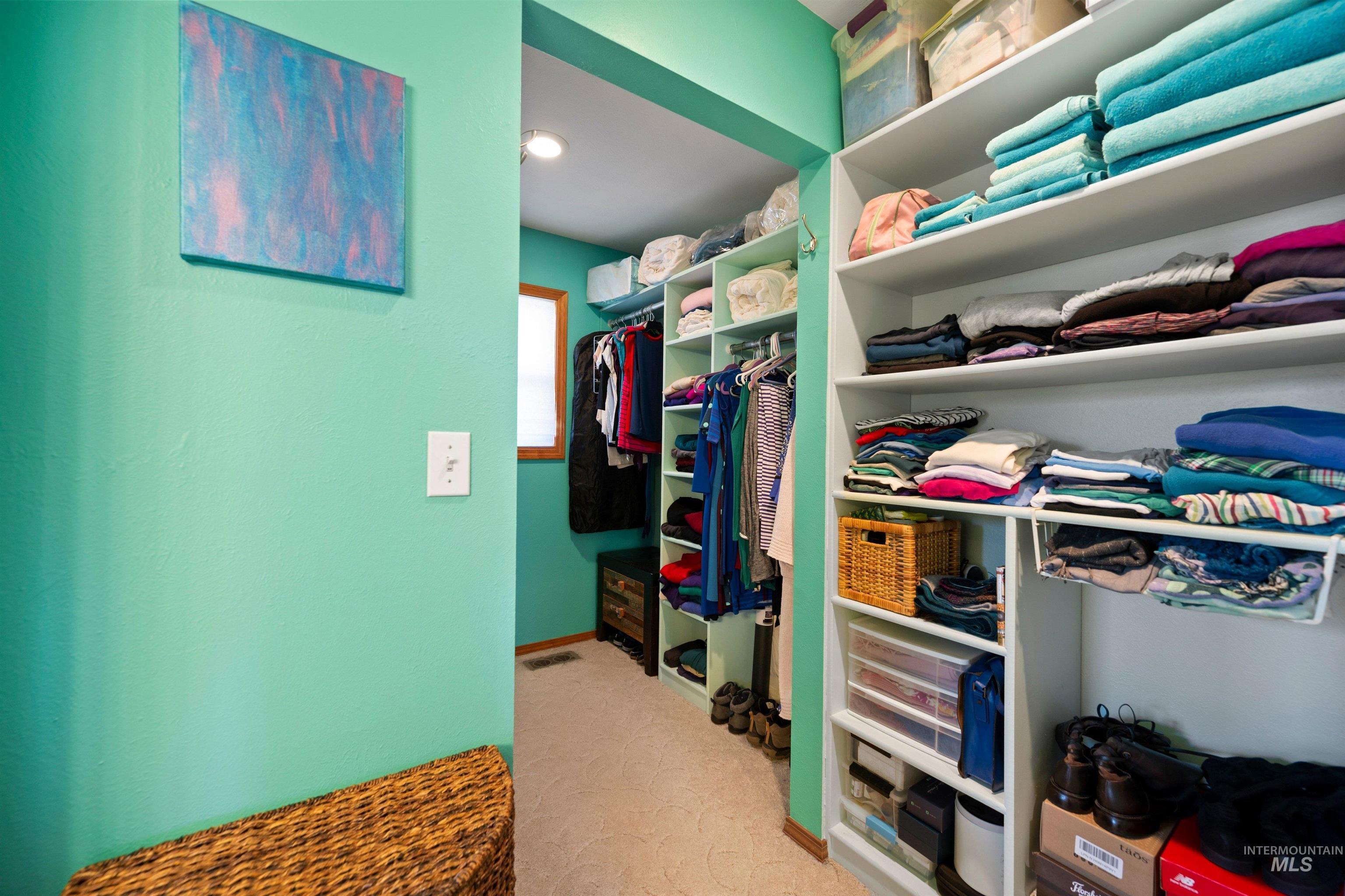 3718 N Cabarton Ln, Boise, Idaho 83704, 3 Bedrooms, 3 Bathrooms, Residential For Sale, Price $600,000,MLS 98980540