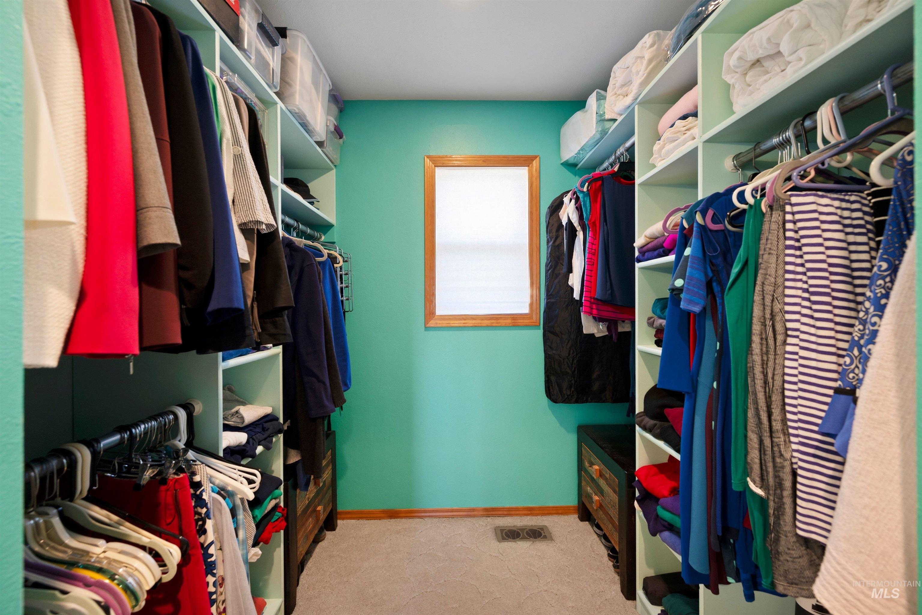 3718 N Cabarton Ln, Boise, Idaho 83704, 3 Bedrooms, 3 Bathrooms, Residential For Sale, Price $600,000,MLS 98980540