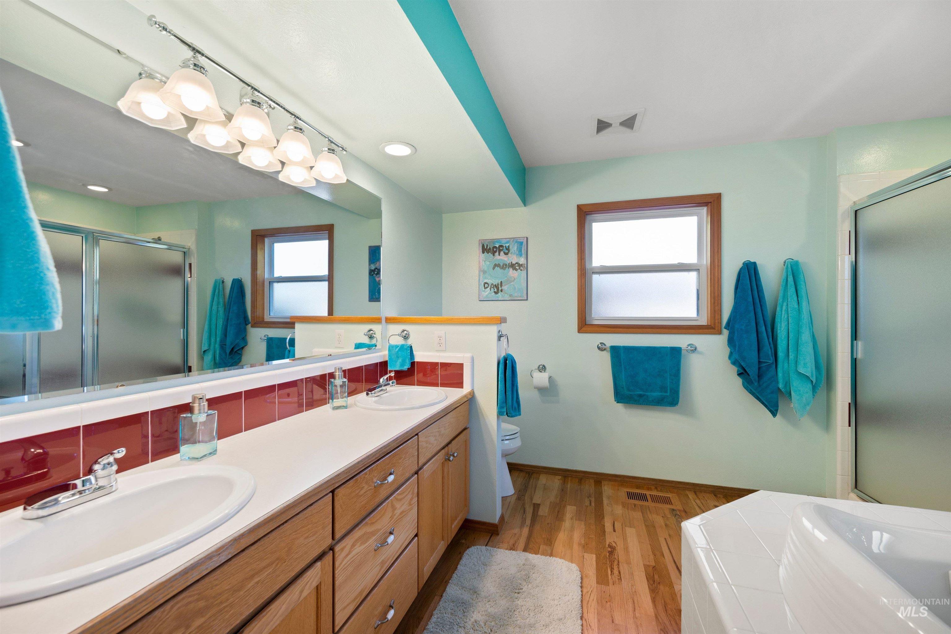 3718 N Cabarton Ln, Boise, Idaho 83704, 3 Bedrooms, 3 Bathrooms, Residential For Sale, Price $600,000,MLS 98980540