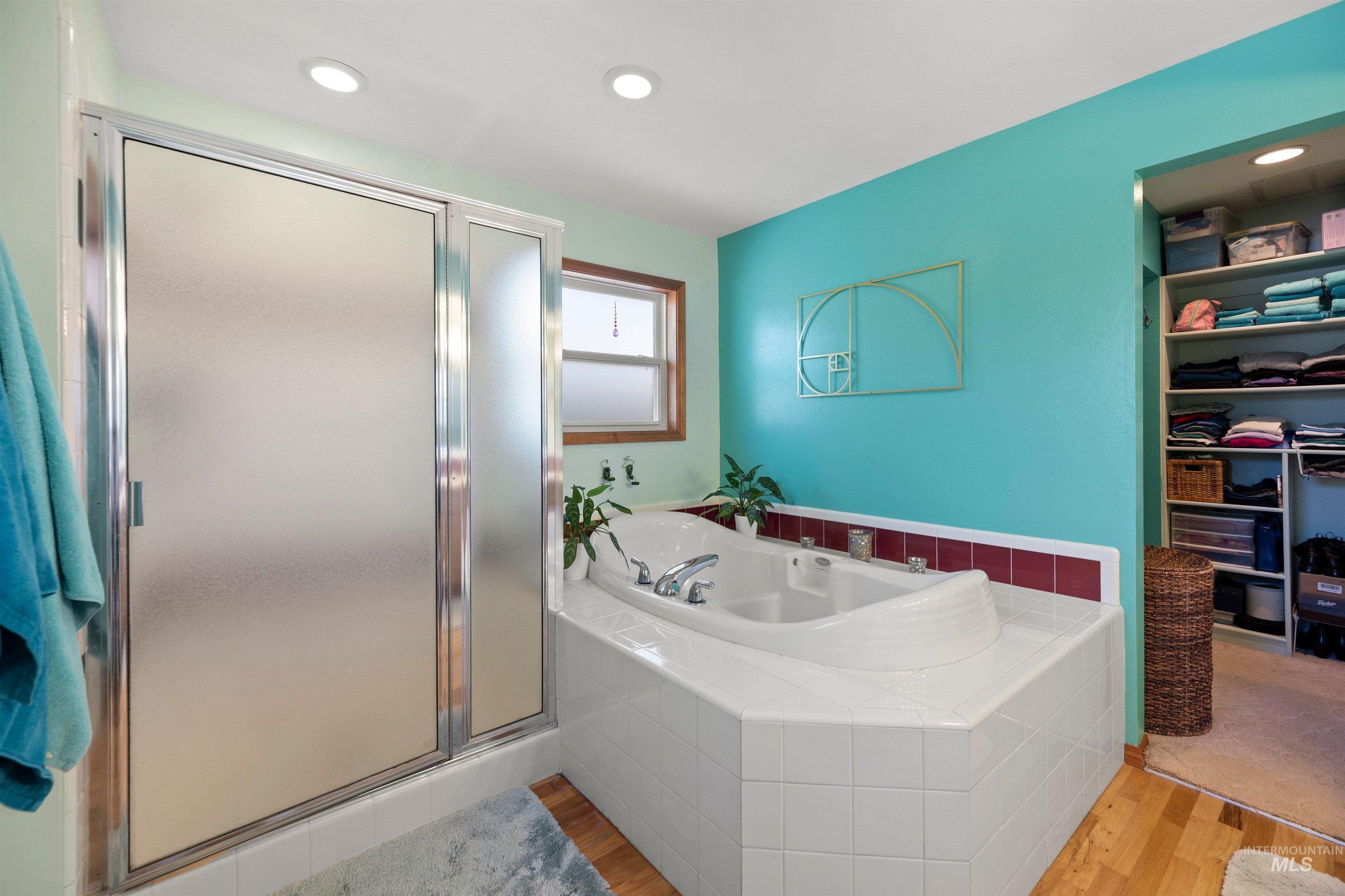 3718 N Cabarton Ln, Boise, Idaho 83704, 3 Bedrooms, 3 Bathrooms, Residential For Sale, Price $600,000,MLS 98980540