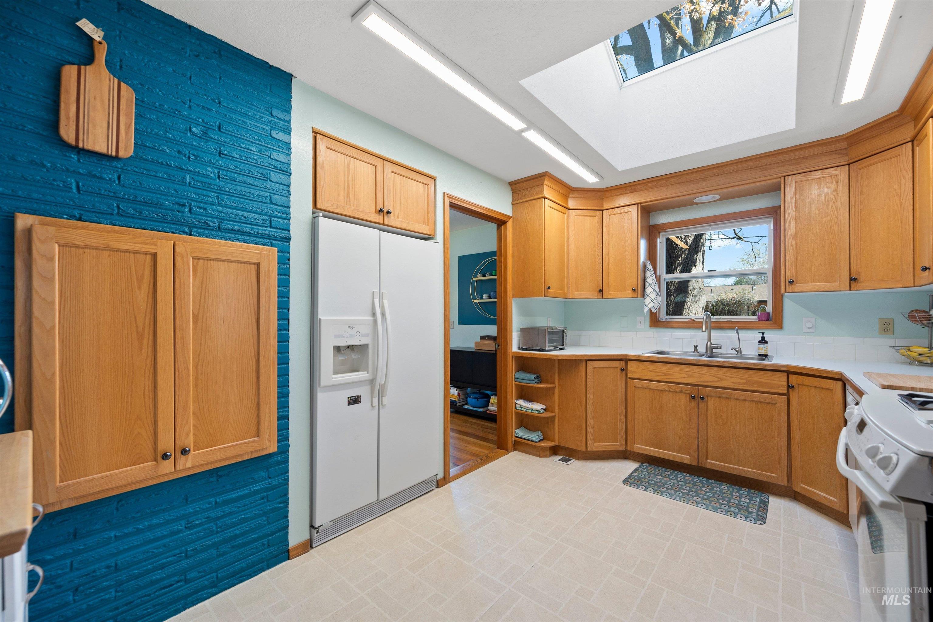 3718 N Cabarton Ln, Boise, Idaho 83704, 3 Bedrooms, 3 Bathrooms, Residential For Sale, Price $600,000,MLS 98980540