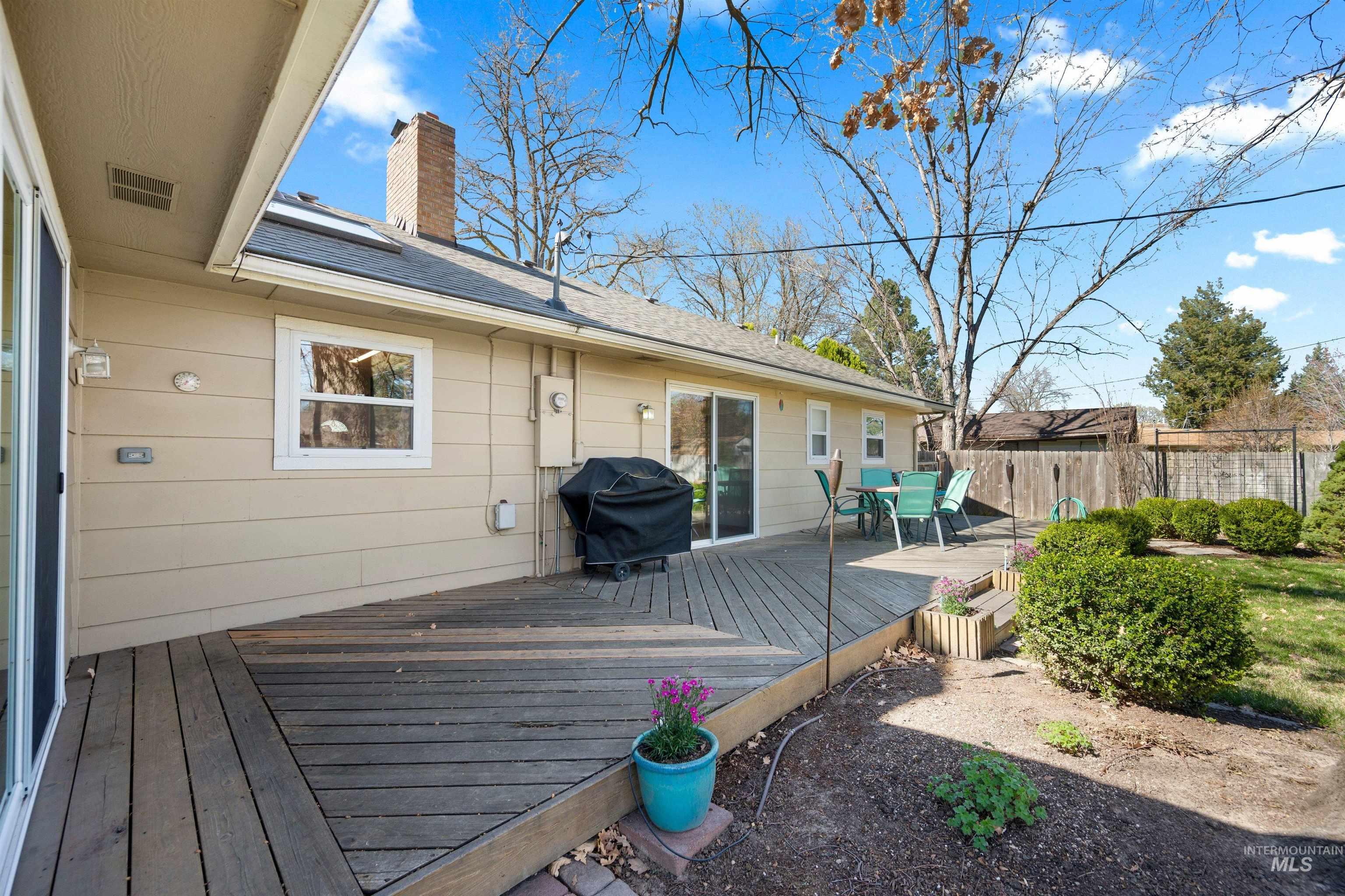 3718 N Cabarton Ln, Boise, Idaho 83704, 3 Bedrooms, 3 Bathrooms, Residential For Sale, Price $600,000,MLS 98980540