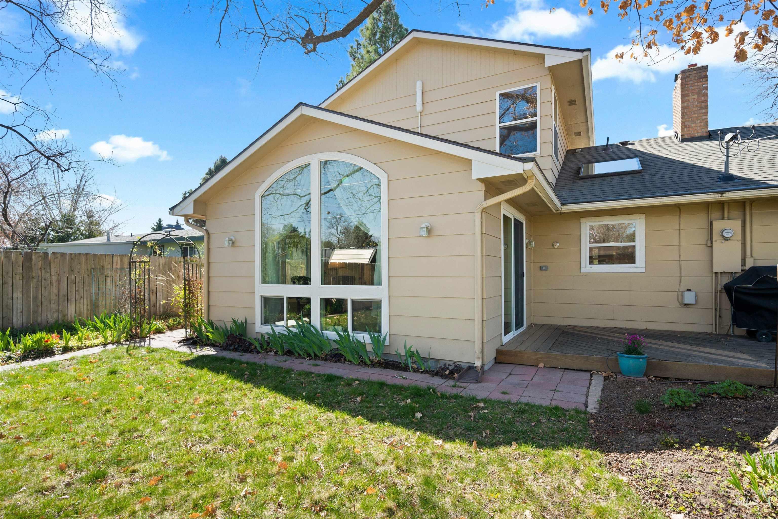 3718 N Cabarton Ln, Boise, Idaho 83704, 3 Bedrooms, 3 Bathrooms, Residential For Sale, Price $600,000,MLS 98980540