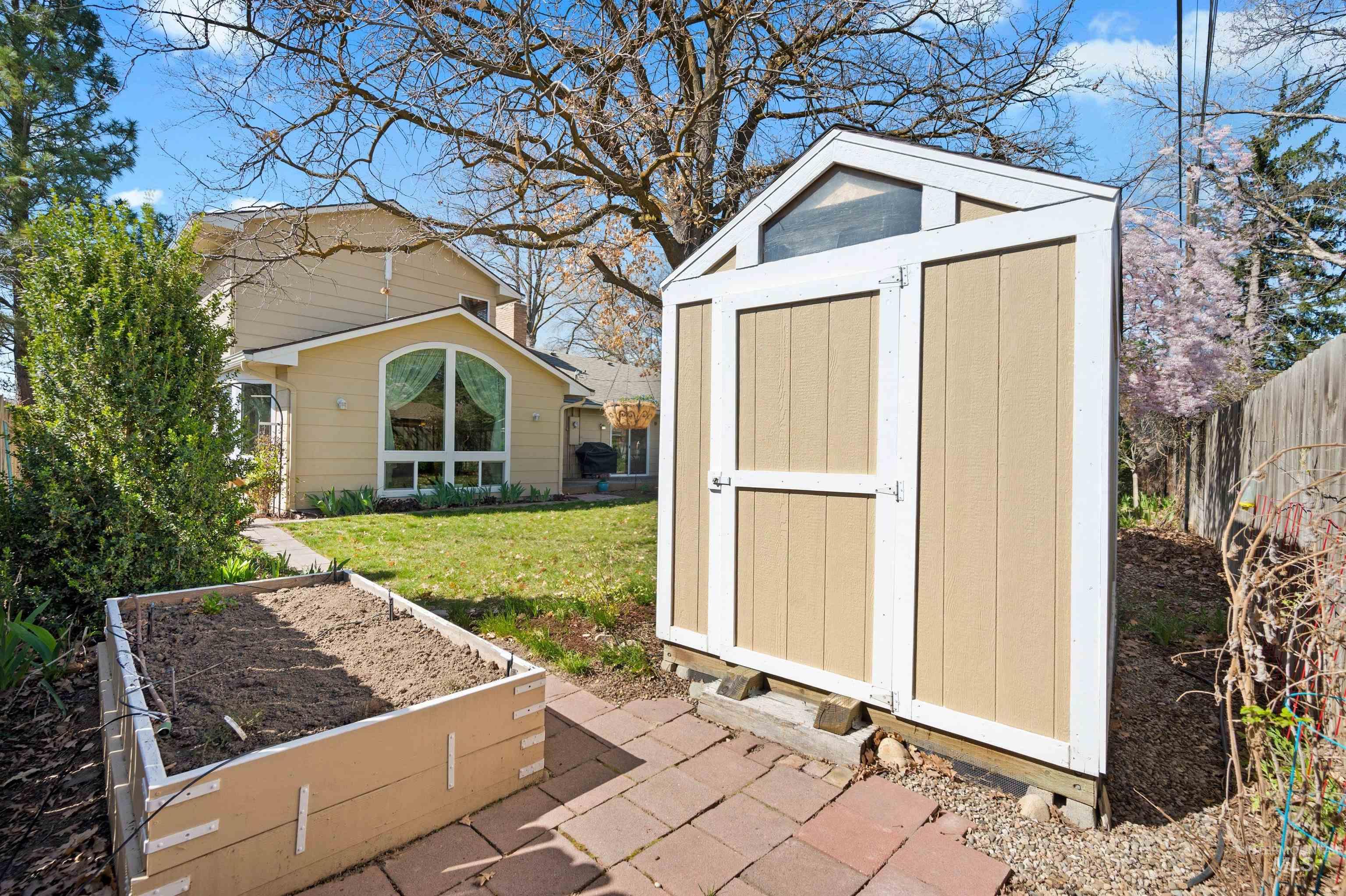 3718 N Cabarton Ln, Boise, Idaho 83704, 3 Bedrooms, 3 Bathrooms, Residential For Sale, Price $600,000,MLS 98980540