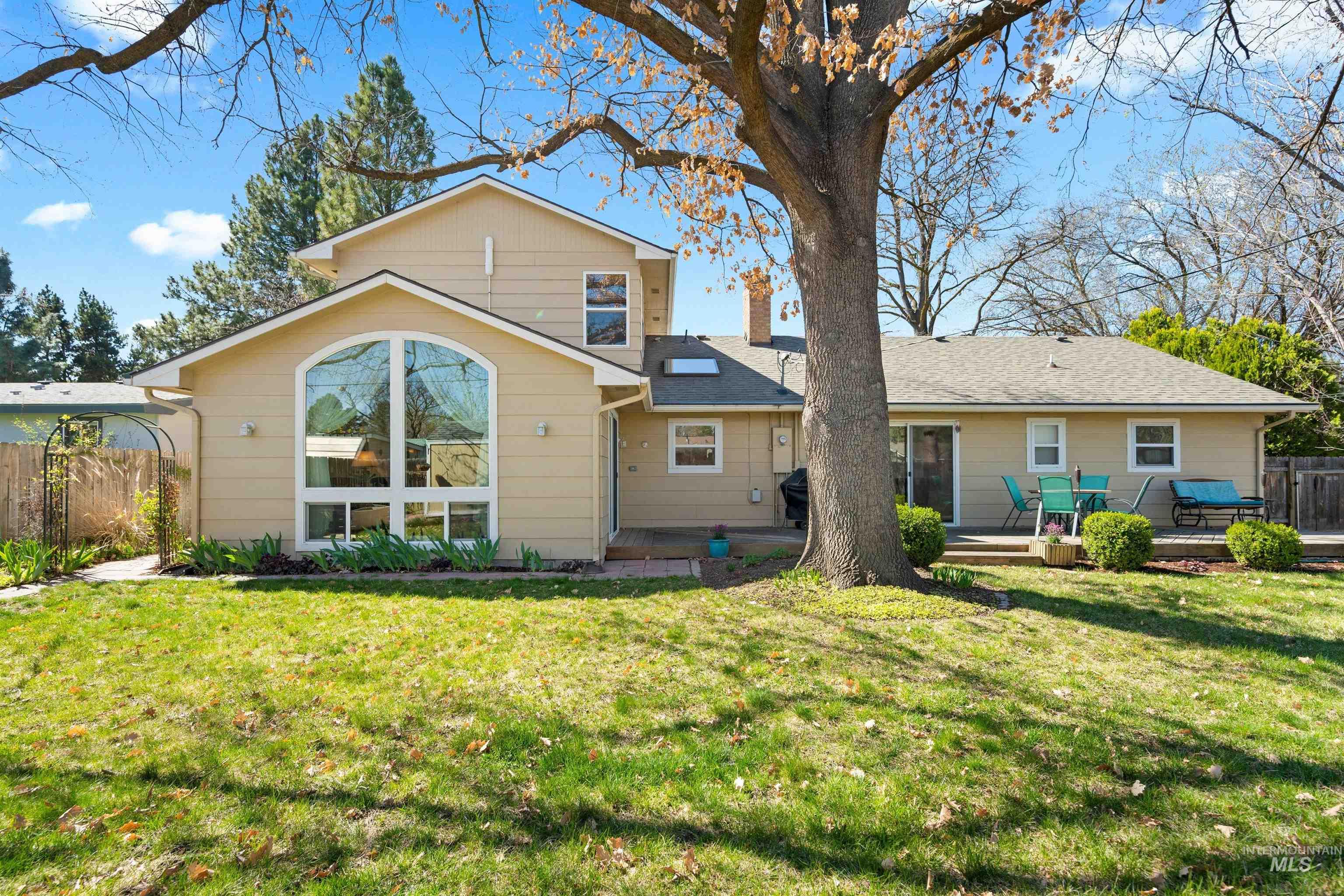 3718 N Cabarton Ln, Boise, Idaho 83704, 3 Bedrooms, 3 Bathrooms, Residential For Sale, Price $600,000,MLS 98980540