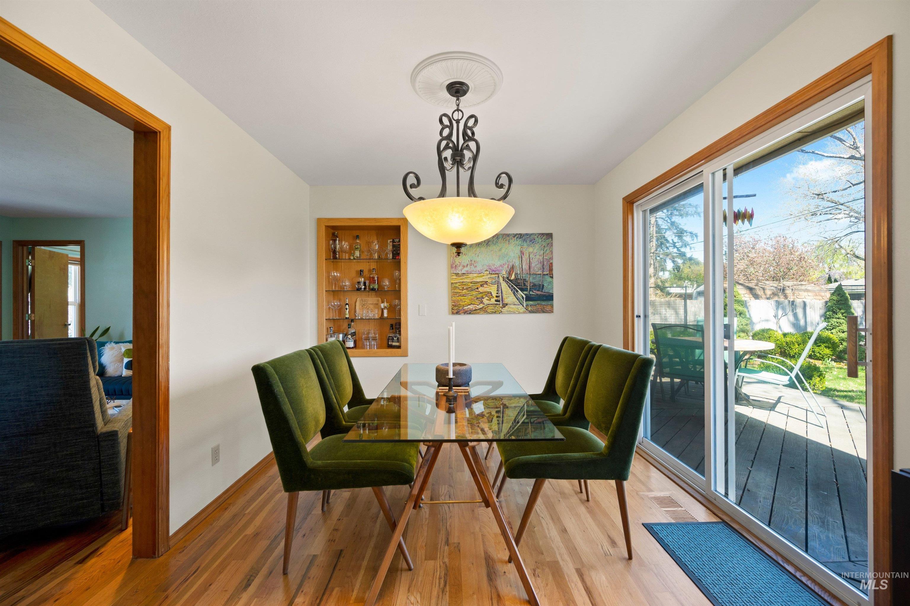 3718 N Cabarton Ln, Boise, Idaho 83704, 3 Bedrooms, 3 Bathrooms, Residential For Sale, Price $600,000,MLS 98980540