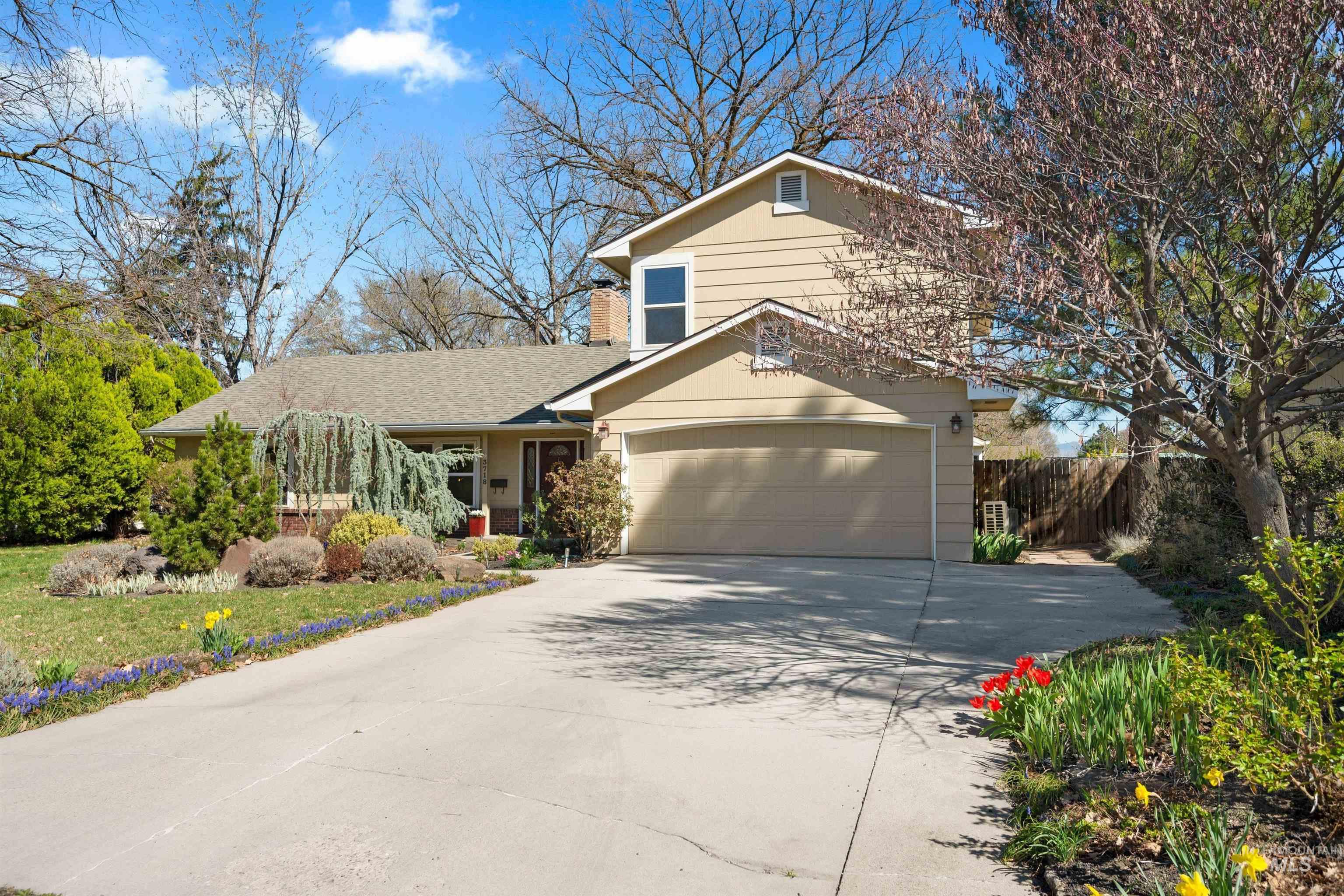 3718 N Cabarton Ln, Boise, Idaho 83704, 3 Bedrooms, 3 Bathrooms, Residential For Sale, Price $600,000,MLS 98980540