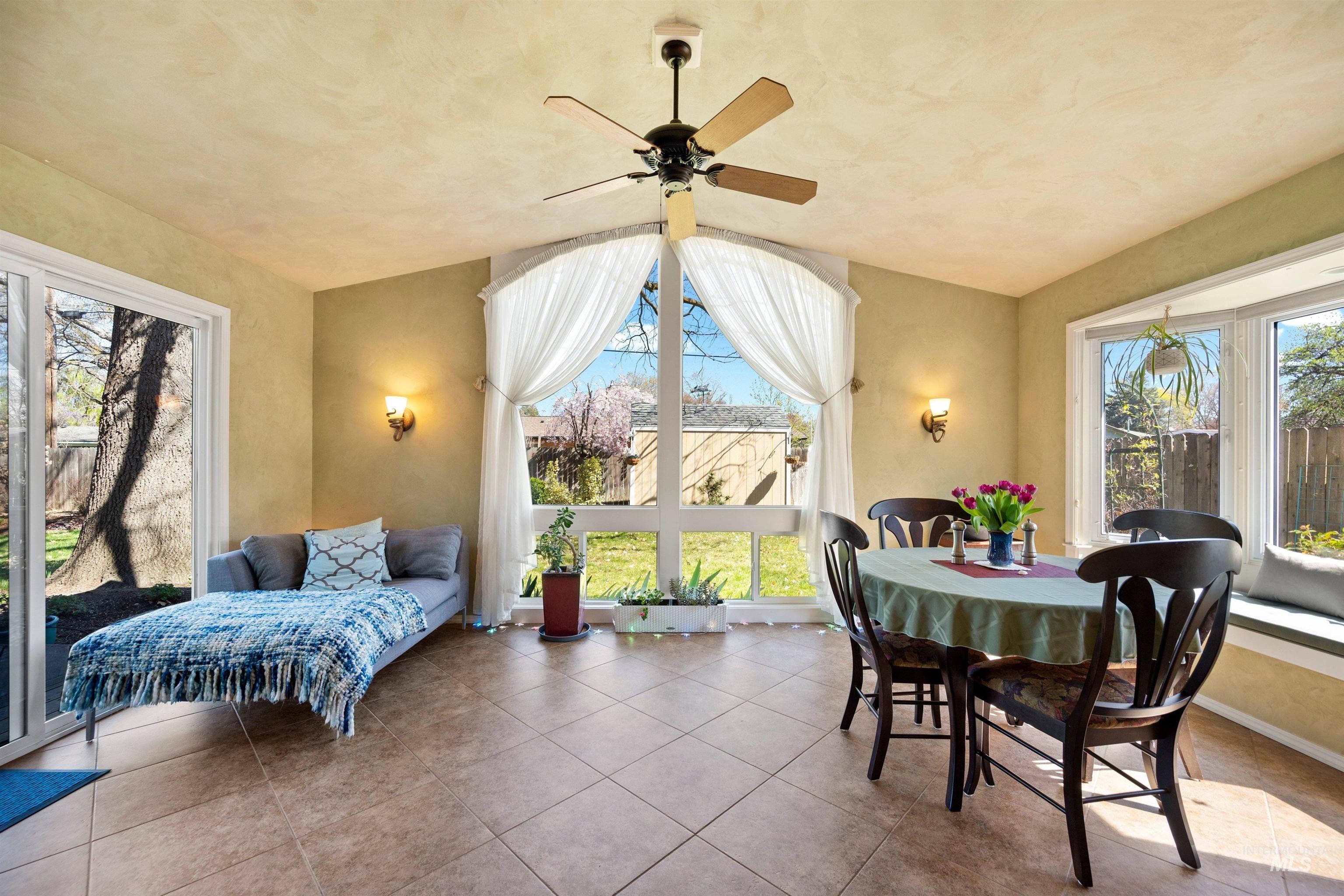 3718 N Cabarton Ln, Boise, Idaho 83704, 3 Bedrooms, 3 Bathrooms, Residential For Sale, Price $600,000,MLS 98980540