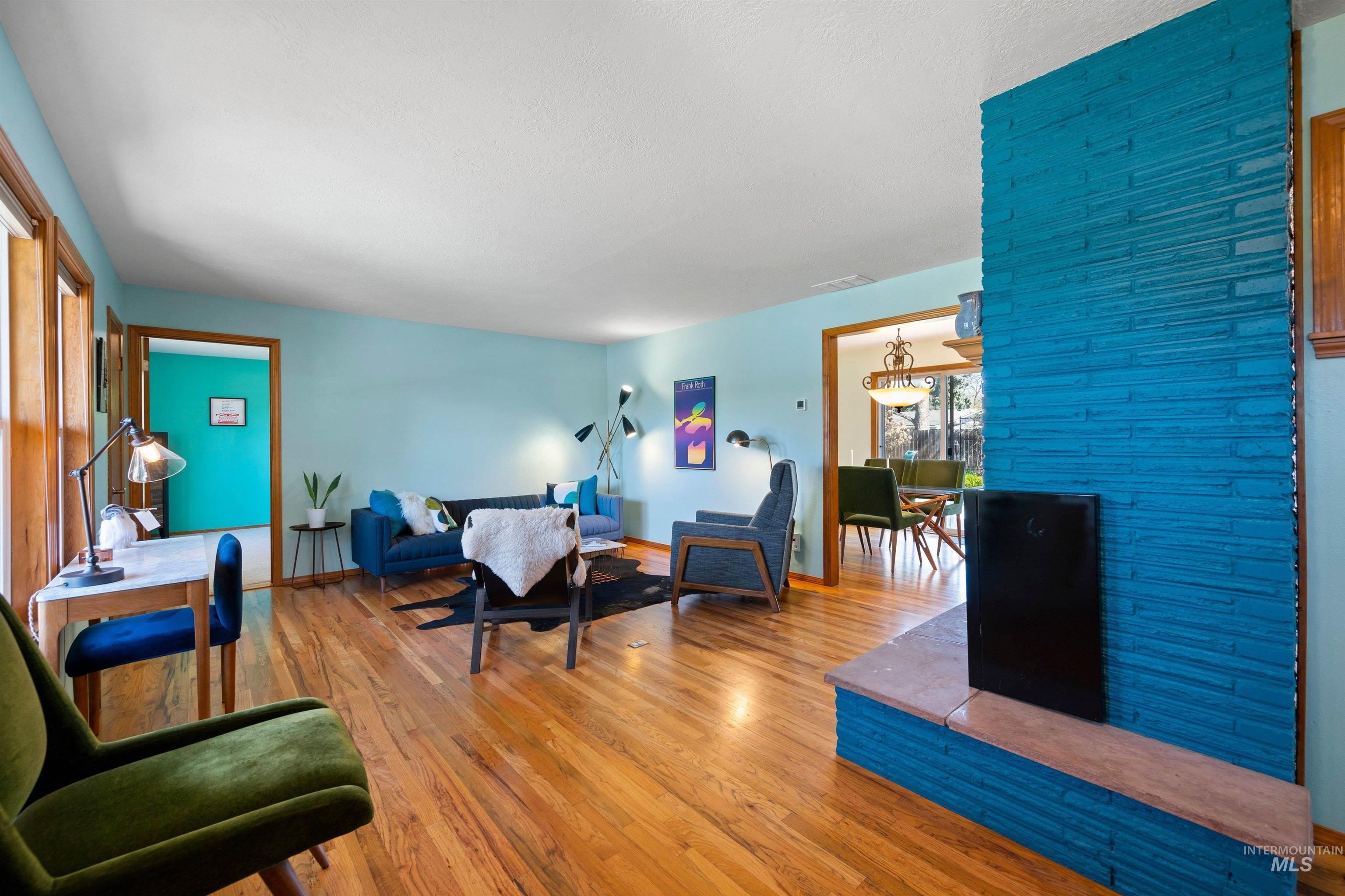 3718 N Cabarton Ln, Boise, Idaho 83704, 3 Bedrooms, 3 Bathrooms, Residential For Sale, Price $600,000,MLS 98980540