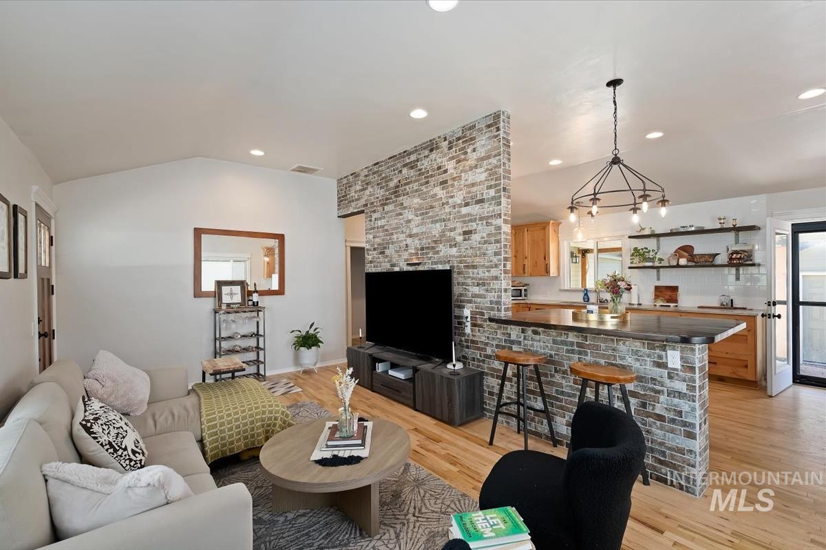 2705 W sunset, Boise, Idaho 83702, 2 Bedrooms, 2 Bathrooms, Residential For Sale, Price $619,900,MLS 98980541