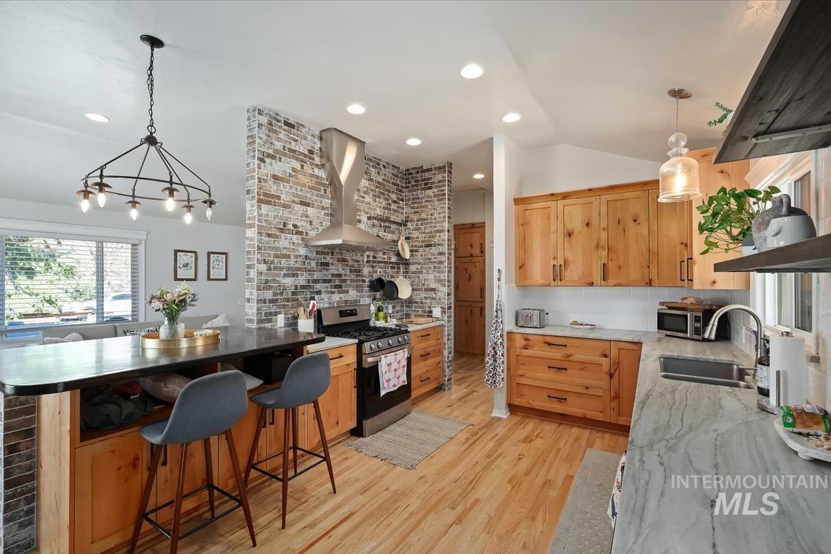 2705 W sunset, Boise, Idaho 83702, 2 Bedrooms, 2 Bathrooms, Residential For Sale, Price $619,900,MLS 98980541