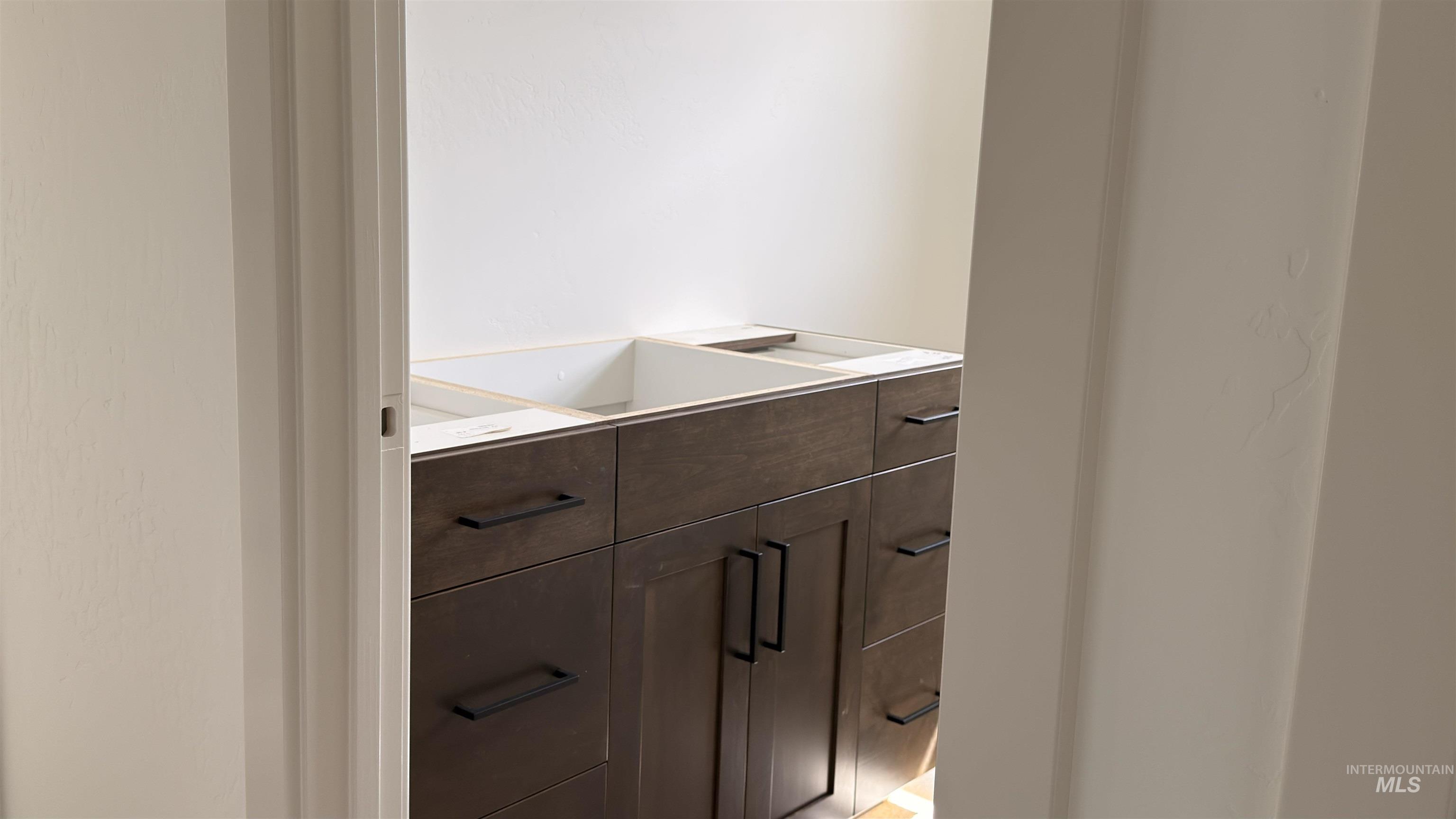 563 Pisces Ct., Twin Falls, Idaho 83301-7145, 3 Bedrooms, 2 Bathrooms, Residential For Sale, Price $419,999,MLS 98980544