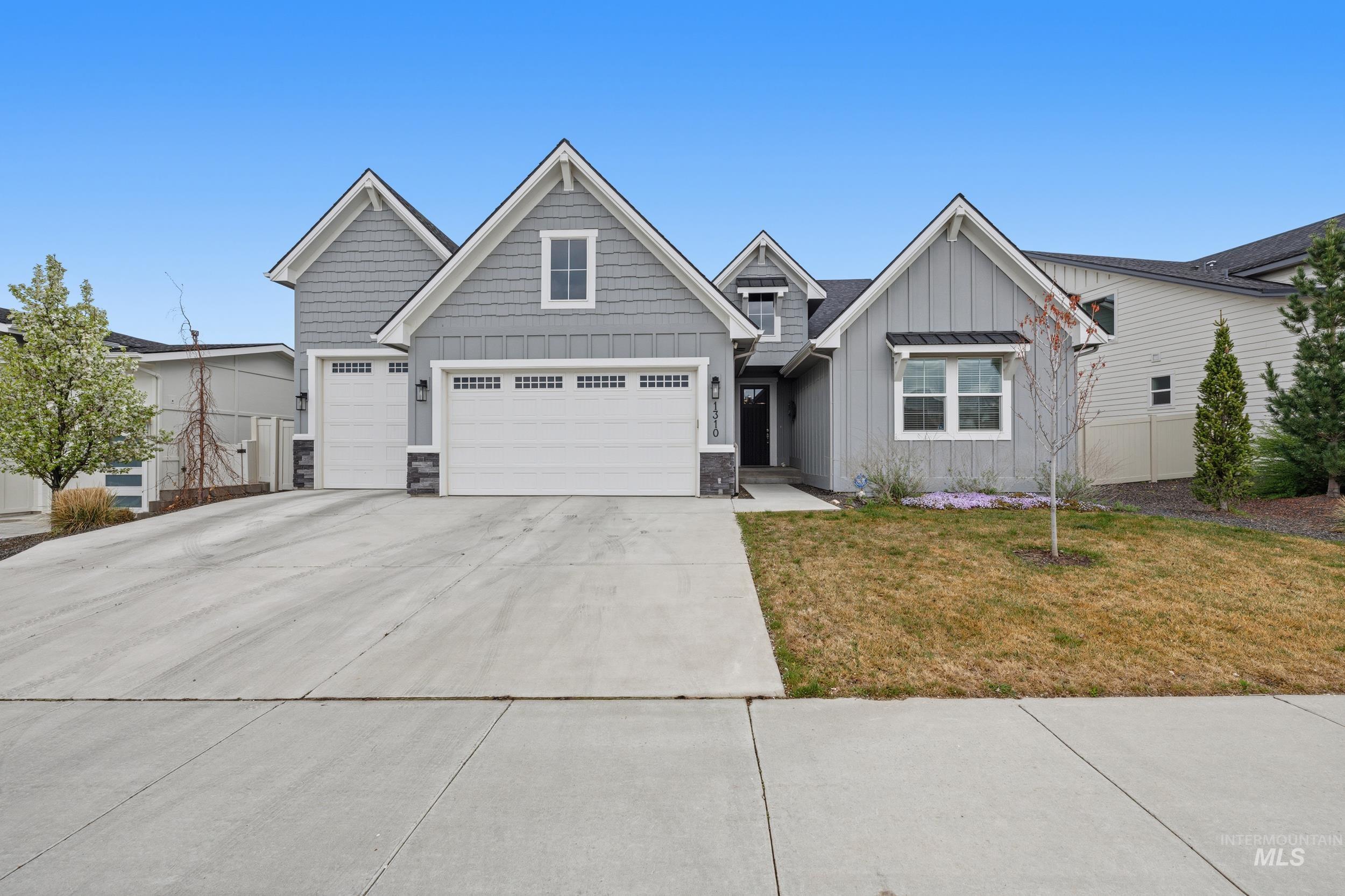 1310 W Winsett, Kuna, Idaho 83634-2460, 4 Bedrooms, 3 Bathrooms, Residential For Sale, Price $660,000,MLS 98980546