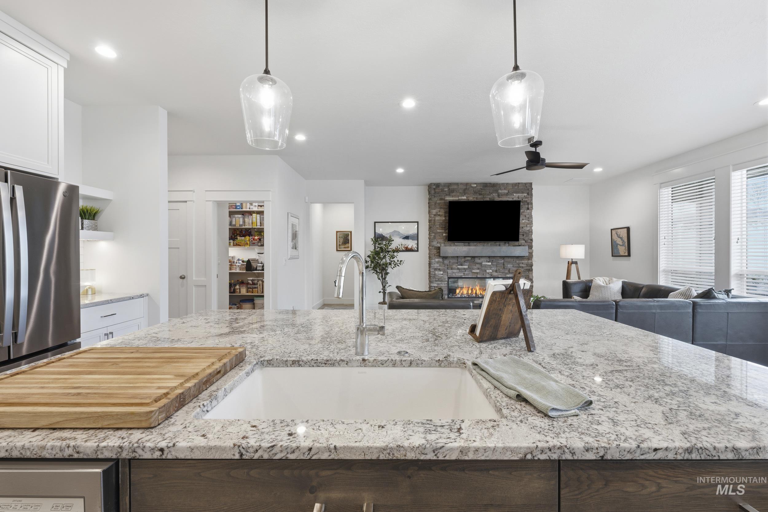 1310 W Winsett, Kuna, Idaho 83634-2460, 4 Bedrooms, 3 Bathrooms, Residential For Sale, Price $660,000,MLS 98980546