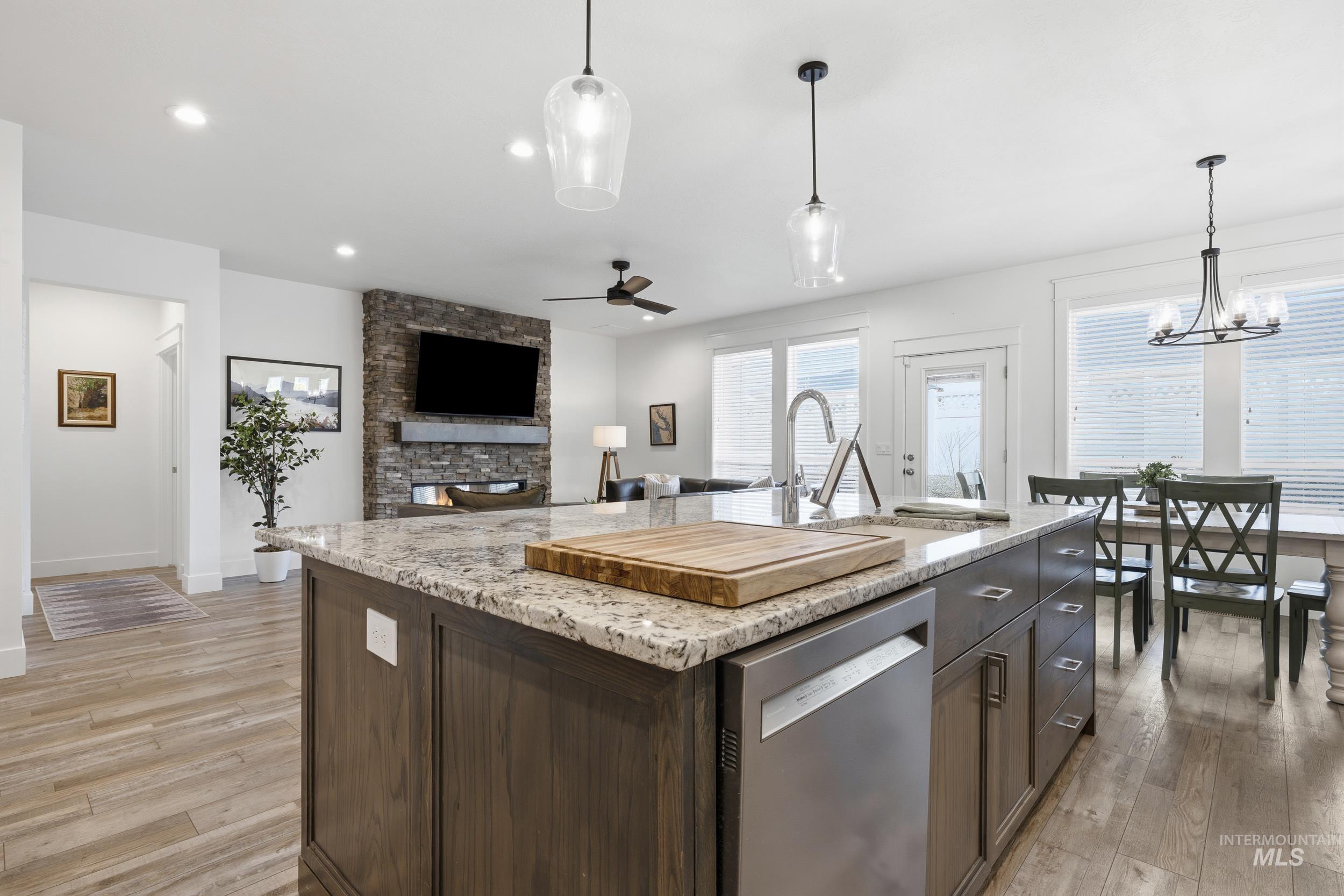 1310 W Winsett, Kuna, Idaho 83634-2460, 4 Bedrooms, 3 Bathrooms, Residential For Sale, Price $660,000,MLS 98980546