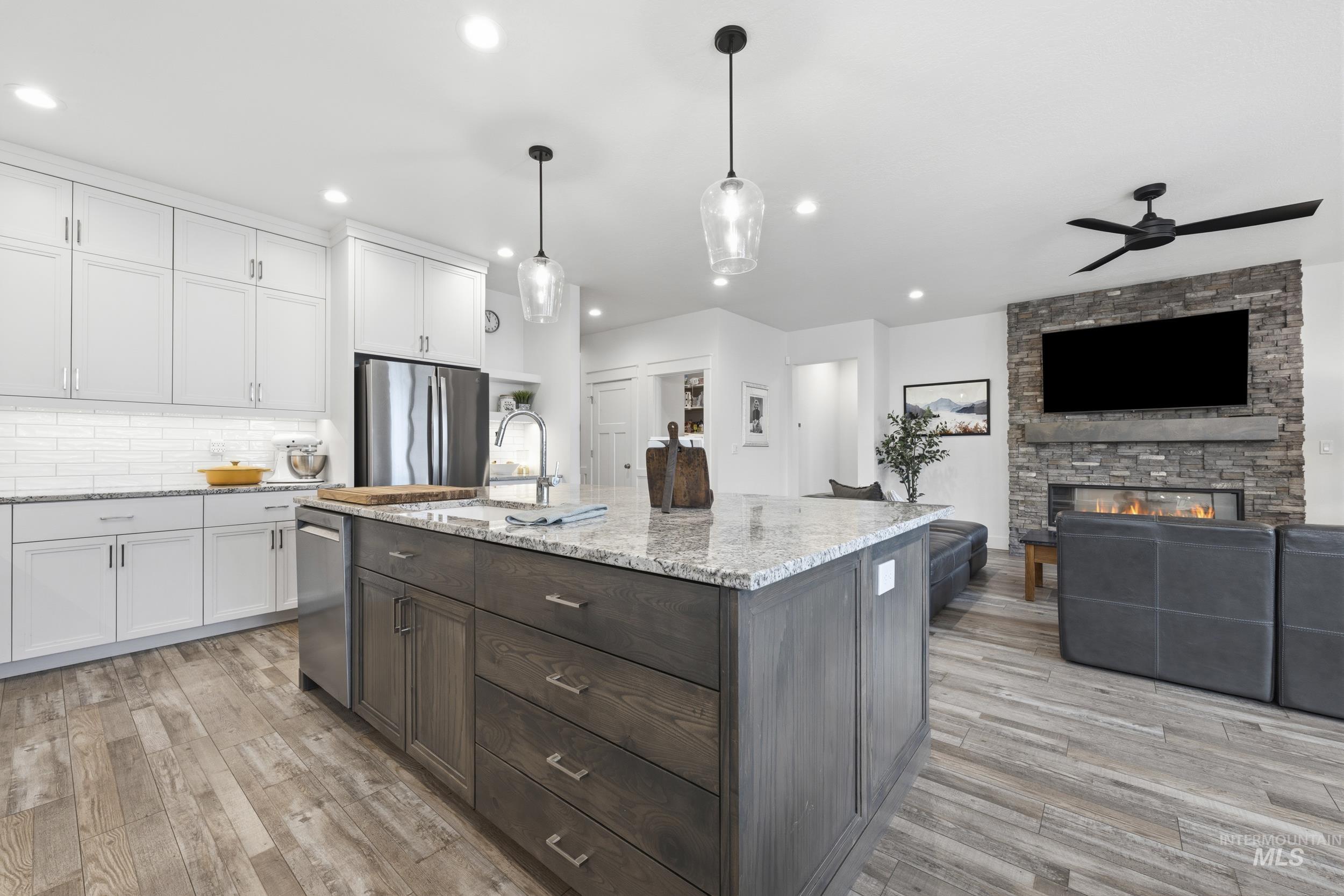 1310 W Winsett, Kuna, Idaho 83634-2460, 4 Bedrooms, 3 Bathrooms, Residential For Sale, Price $660,000,MLS 98980546