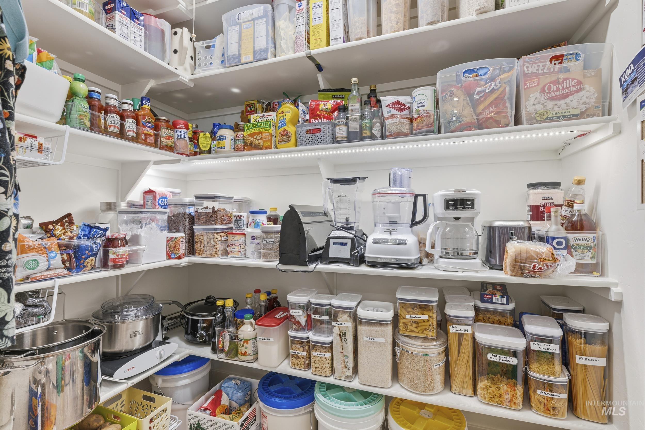 1310 W Winsett, Kuna, Idaho 83634-2460, 4 Bedrooms, 3 Bathrooms, Residential For Sale, Price $660,000,MLS 98980546