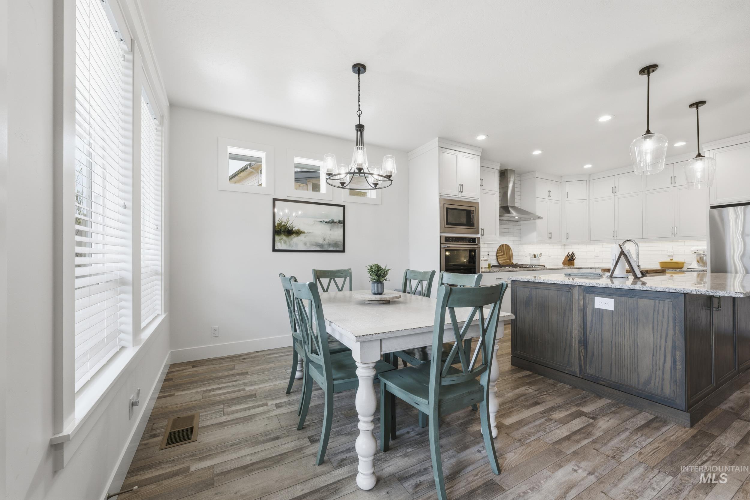 1310 W Winsett, Kuna, Idaho 83634-2460, 4 Bedrooms, 3 Bathrooms, Residential For Sale, Price $660,000,MLS 98980546