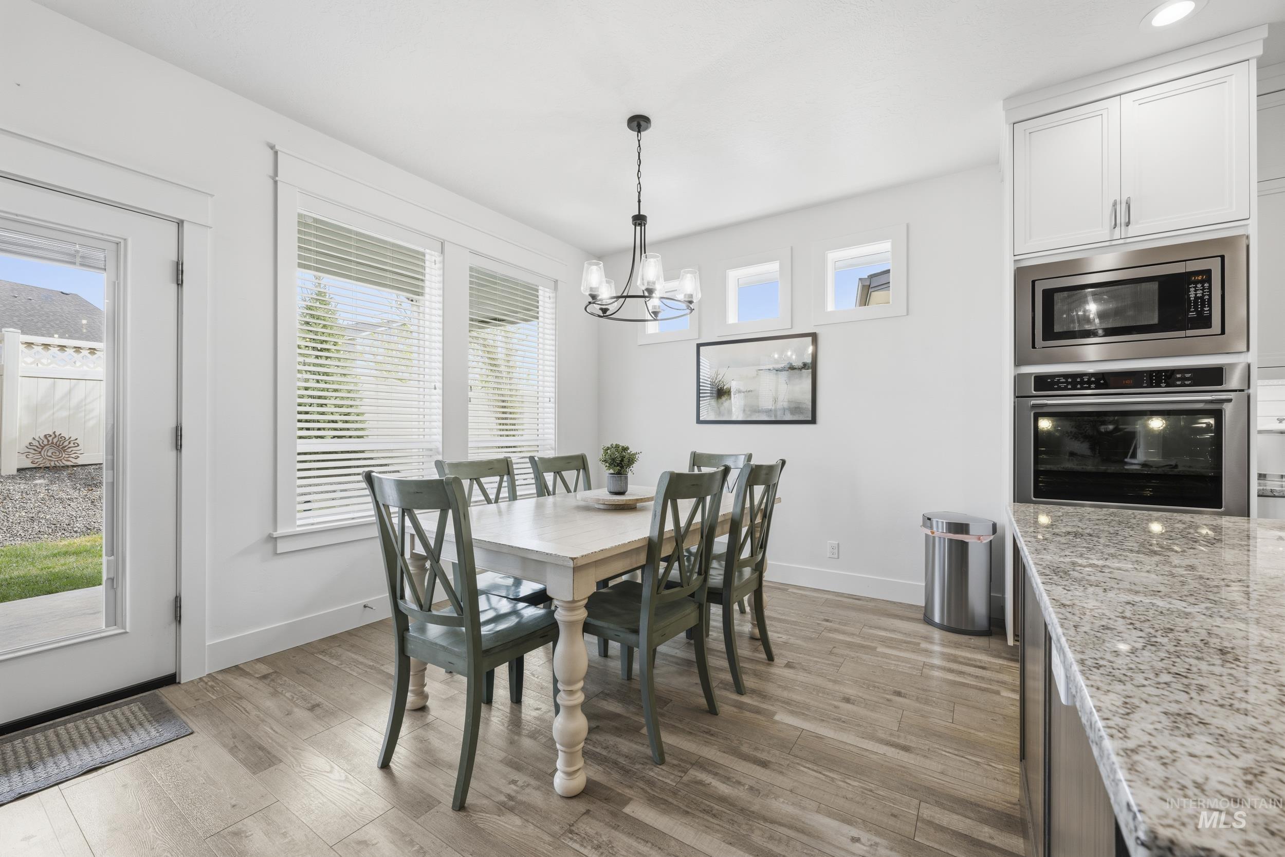 1310 W Winsett, Kuna, Idaho 83634-2460, 4 Bedrooms, 3 Bathrooms, Residential For Sale, Price $660,000,MLS 98980546