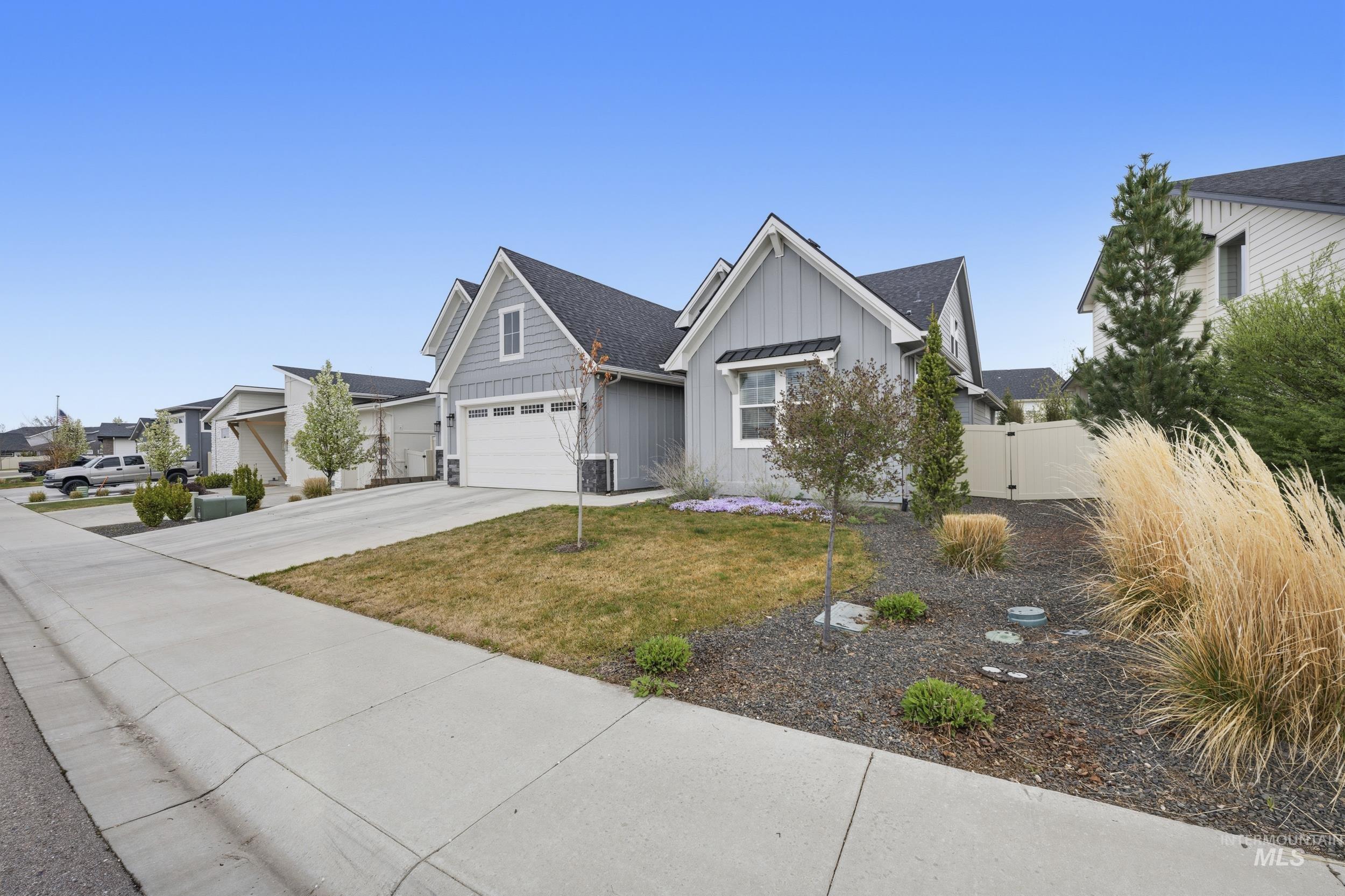 1310 W Winsett, Kuna, Idaho 83634-2460, 4 Bedrooms, 3 Bathrooms, Residential For Sale, Price $660,000,MLS 98980546