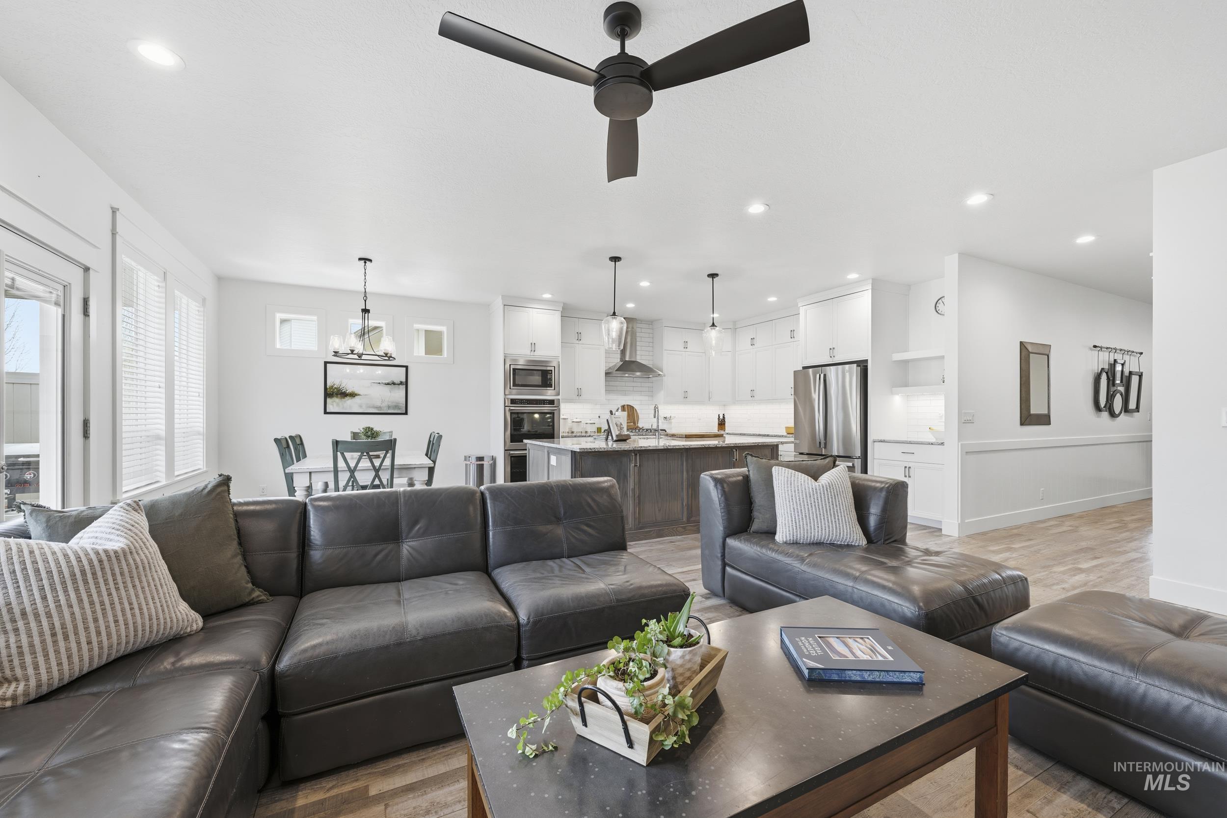 1310 W Winsett, Kuna, Idaho 83634-2460, 4 Bedrooms, 3 Bathrooms, Residential For Sale, Price $660,000,MLS 98980546