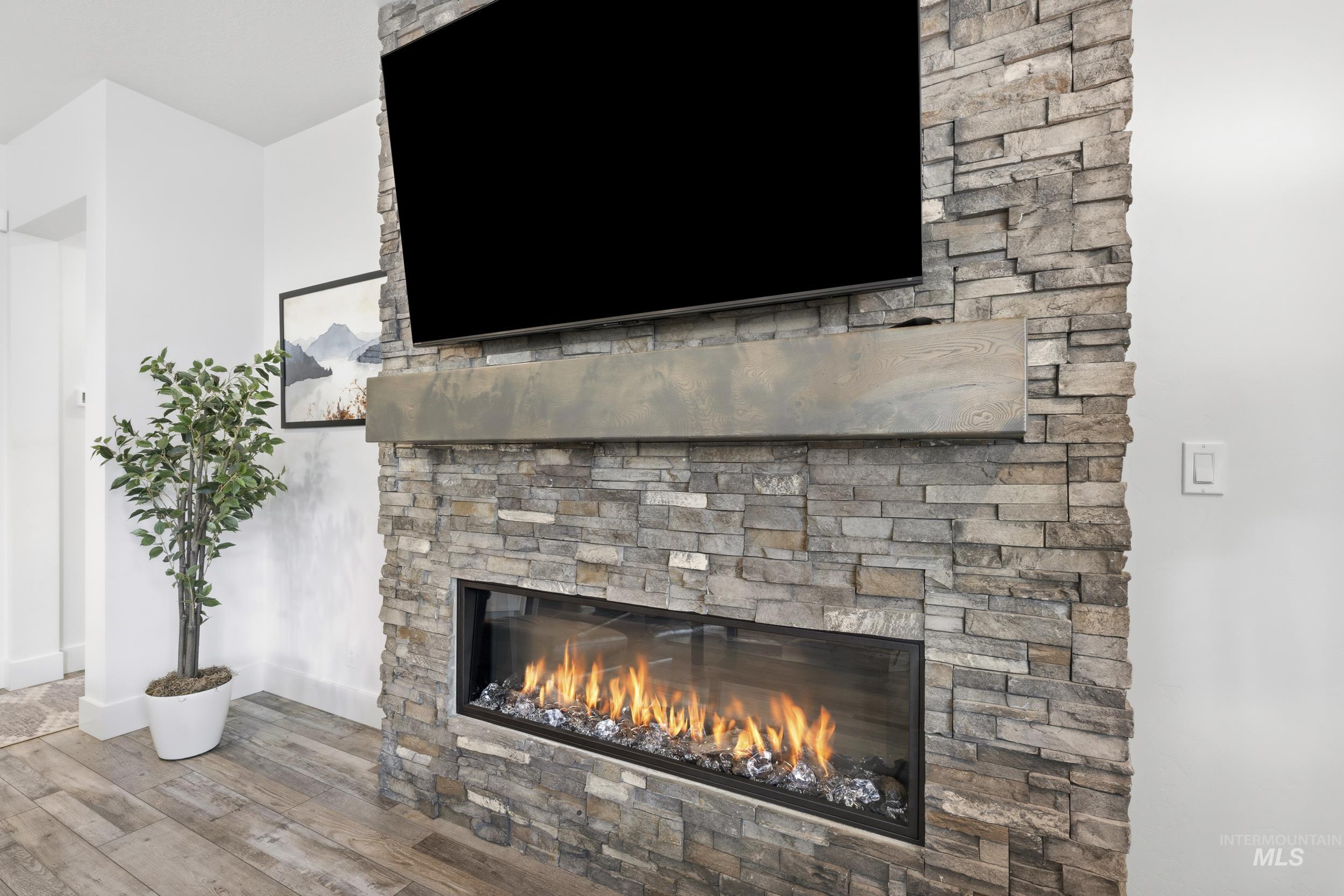 1310 W Winsett, Kuna, Idaho 83634-2460, 4 Bedrooms, 3 Bathrooms, Residential For Sale, Price $660,000,MLS 98980546