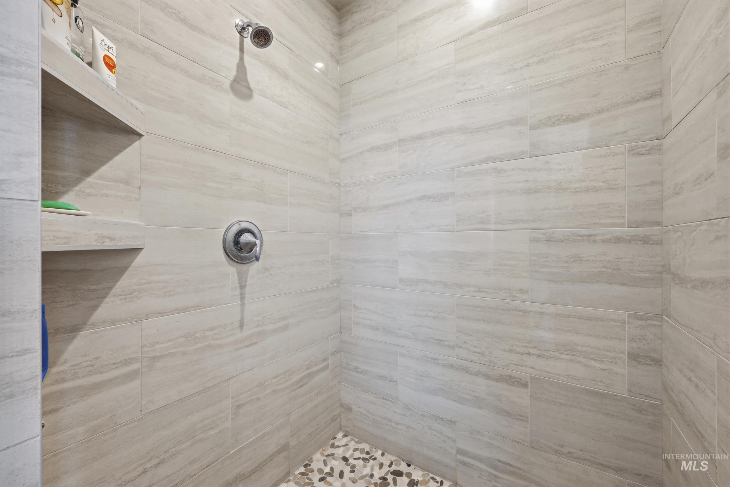 1310 W Winsett, Kuna, Idaho 83634-2460, 4 Bedrooms, 3 Bathrooms, Residential For Sale, Price $660,000,MLS 98980546